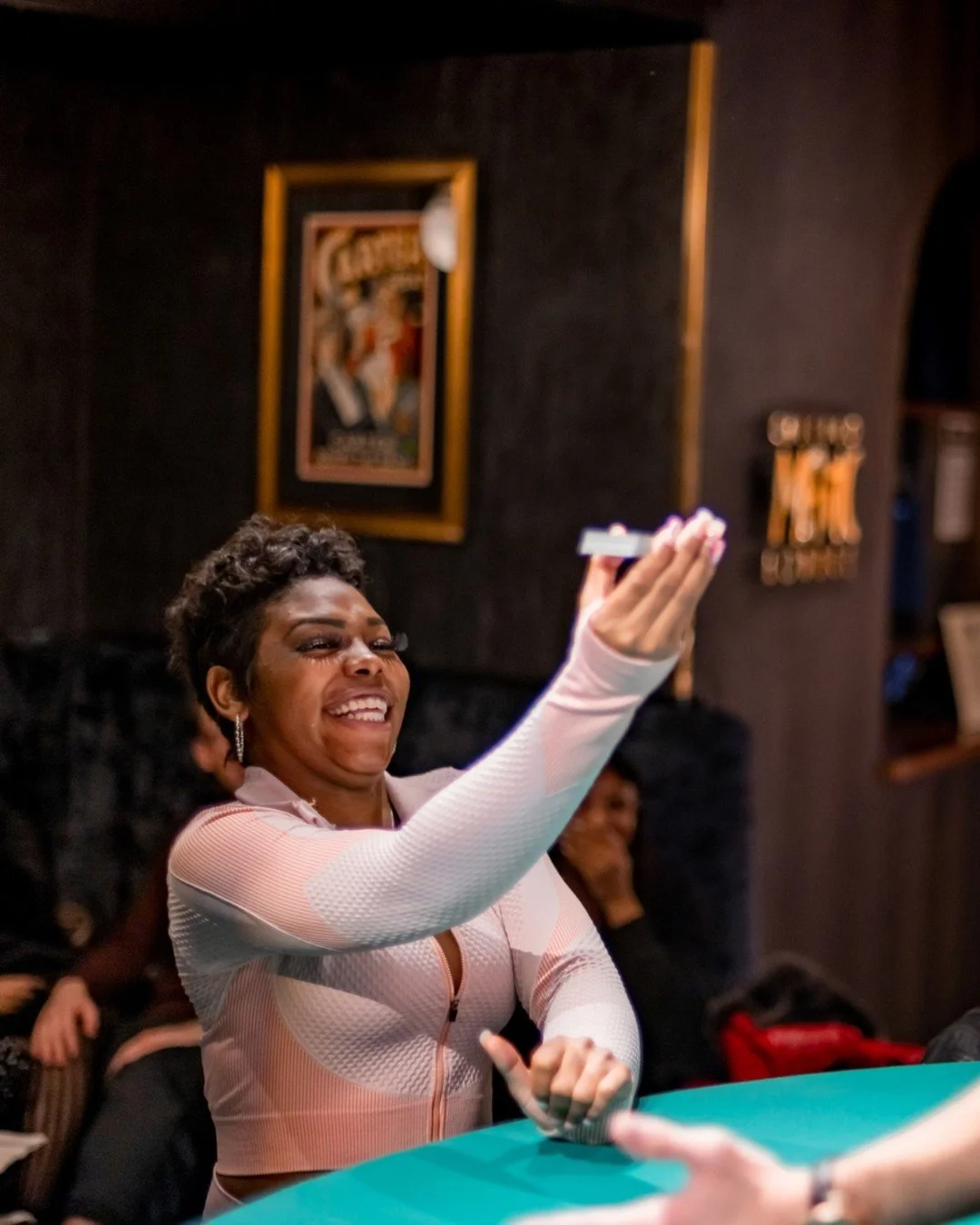 The true magic is often found in a helping hand. Our incredible volunteers make each experience all the more meaningful.

📸: @trainmanphotography

#chicagomagiclounge #magicshow #thingstodochicago #magicshows #immersiveexperience