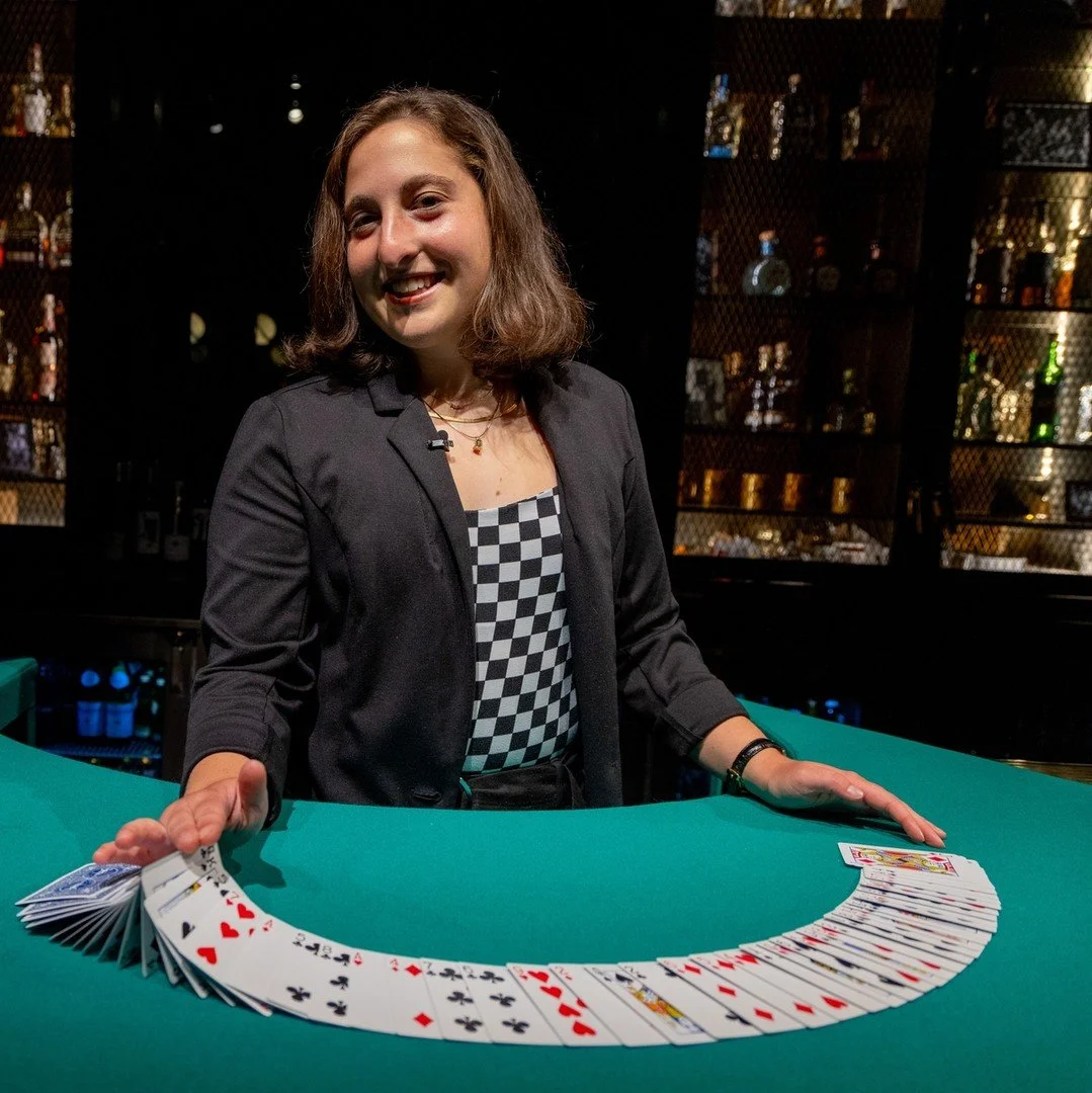 Let us put all our cards on the table: Starting with close-up magic at the Performance Bar and closing out the night with intimate shows in the 43-seat 654 Club, we give it our all every night to make your evening at the Chicago Magic Lounge an encha