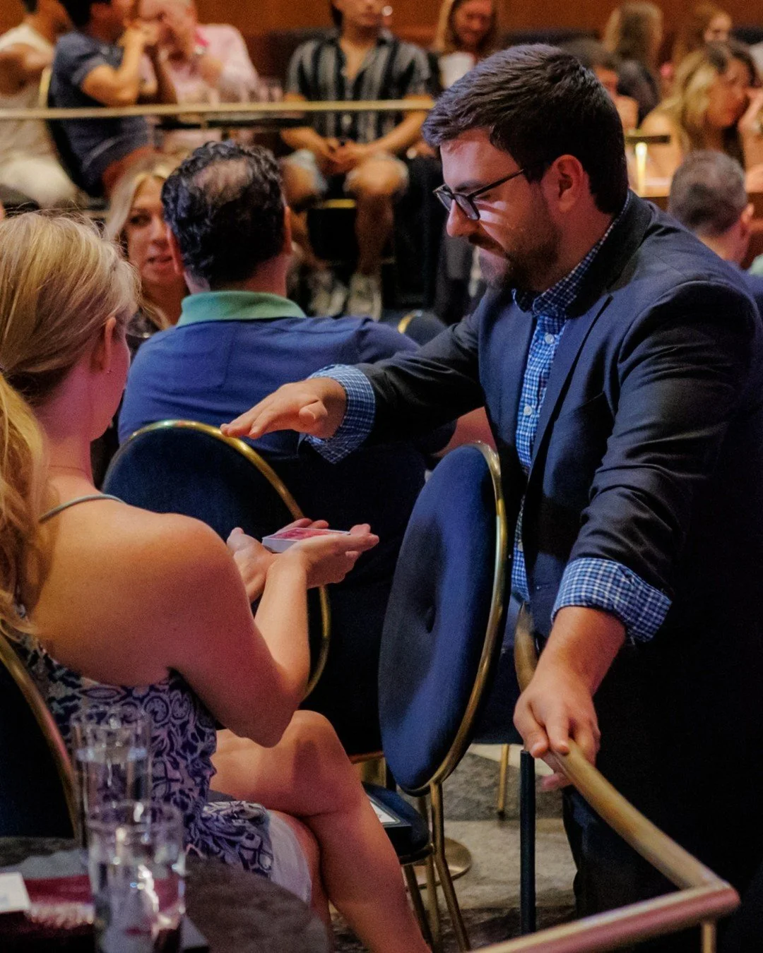 Watching the magic is one thing. Participating in it is another. Experience the epitome of Chicago-style magic at the Chicago Magic Lounge.

🪄: @kevinkapinos, @paigesmagic, and @magicianluiscarreon
📸: @selfoto

#chicagomagiclounge #tablesidemagic #
