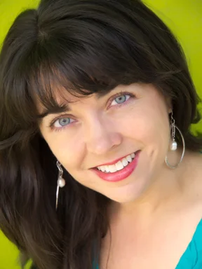 Author Nikki Loftin - isn't she lovely? Inside and out, I tell you.