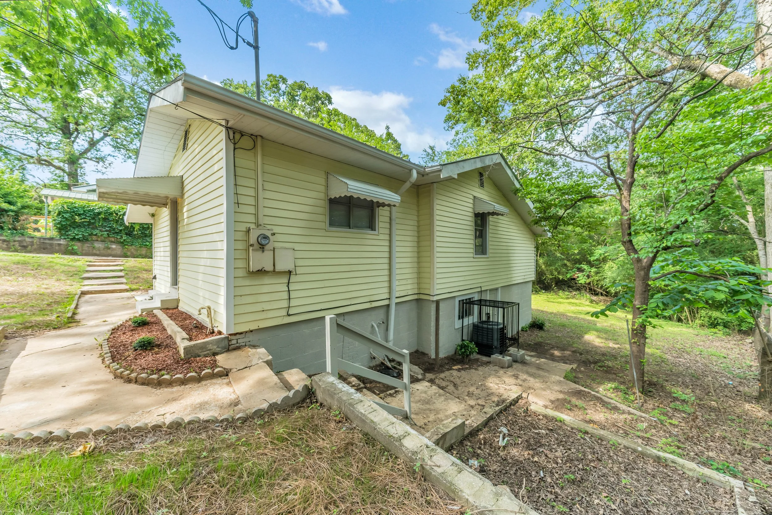 211 Lakeshore Cir Adamsville (after) 04.JPG