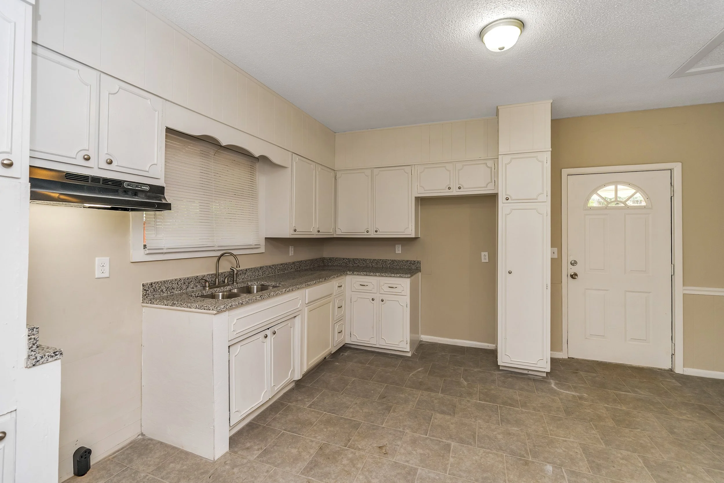 211 Lakeshore Cir Adamsville (after) 13.JPG