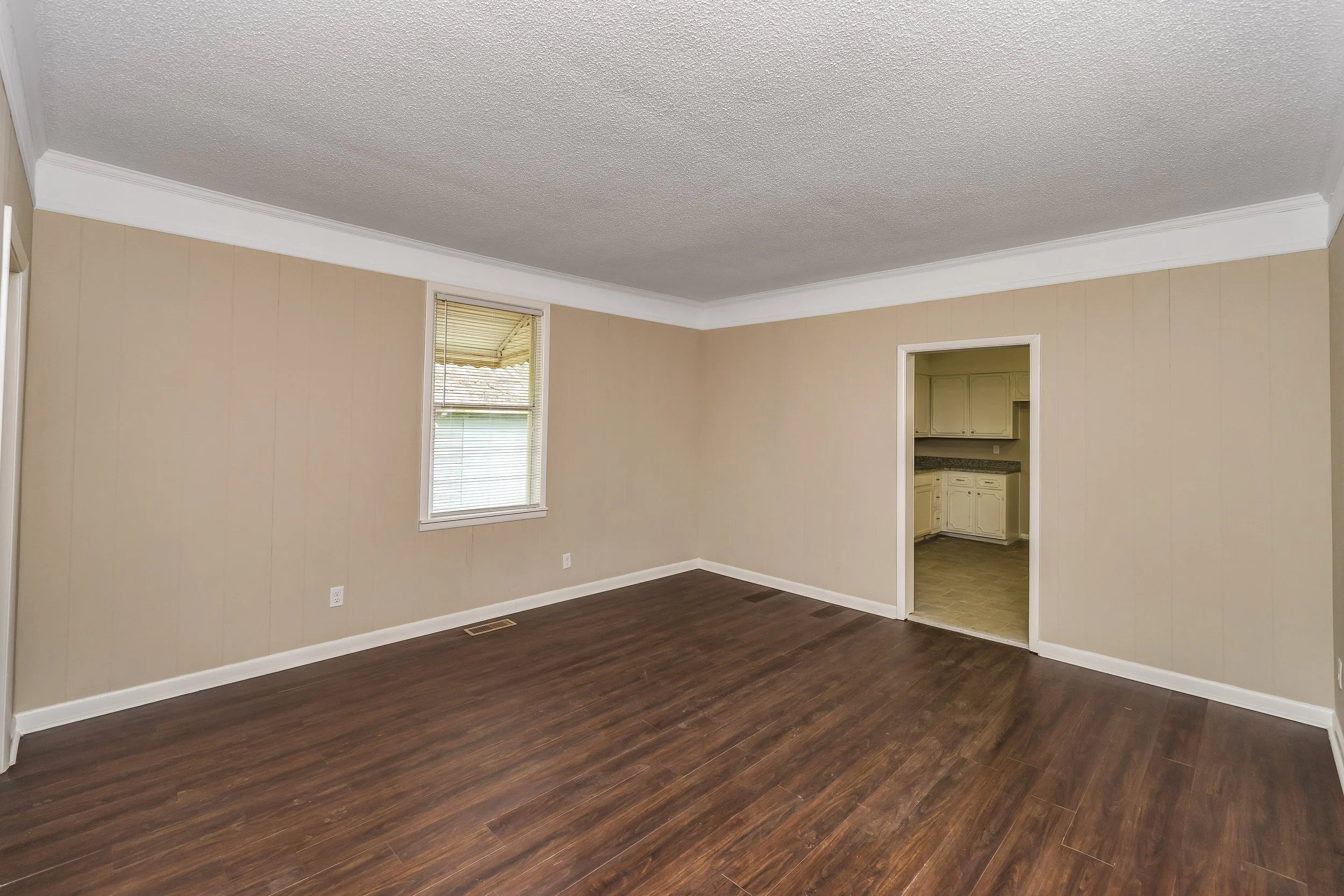 211 Lakeshore Cir Adamsville (after) 18.JPG