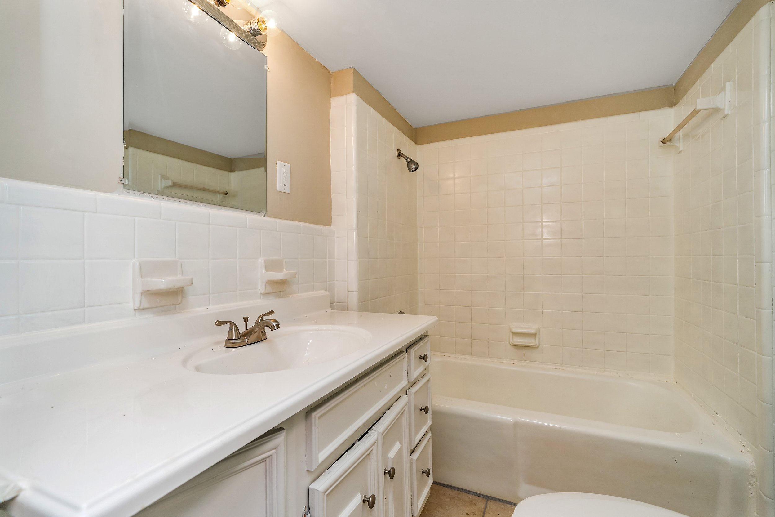211 Lakeshore Cir Adamsville (after) 21.JPG