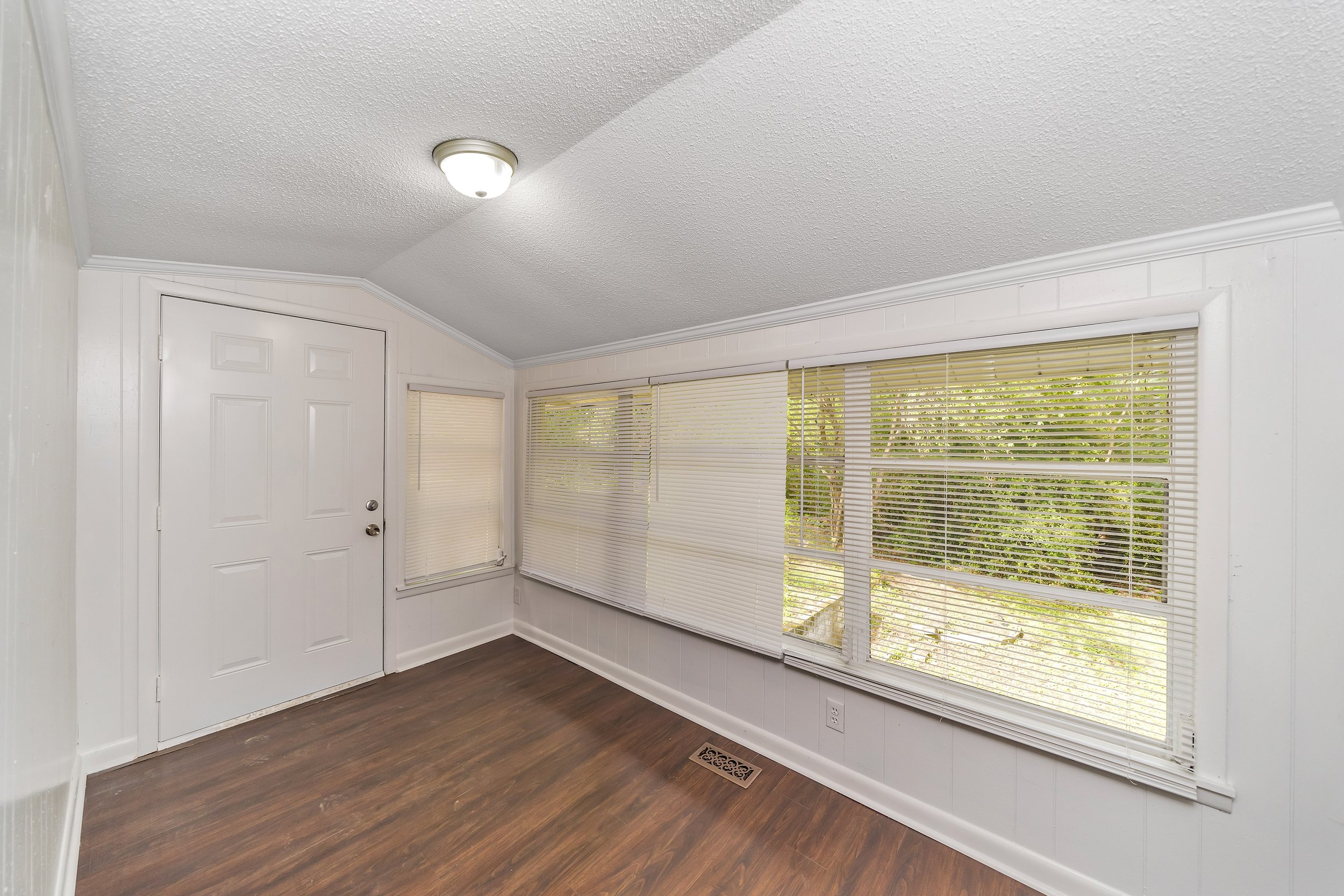 211 Lakeshore Cir Adamsville (after) 24.JPG