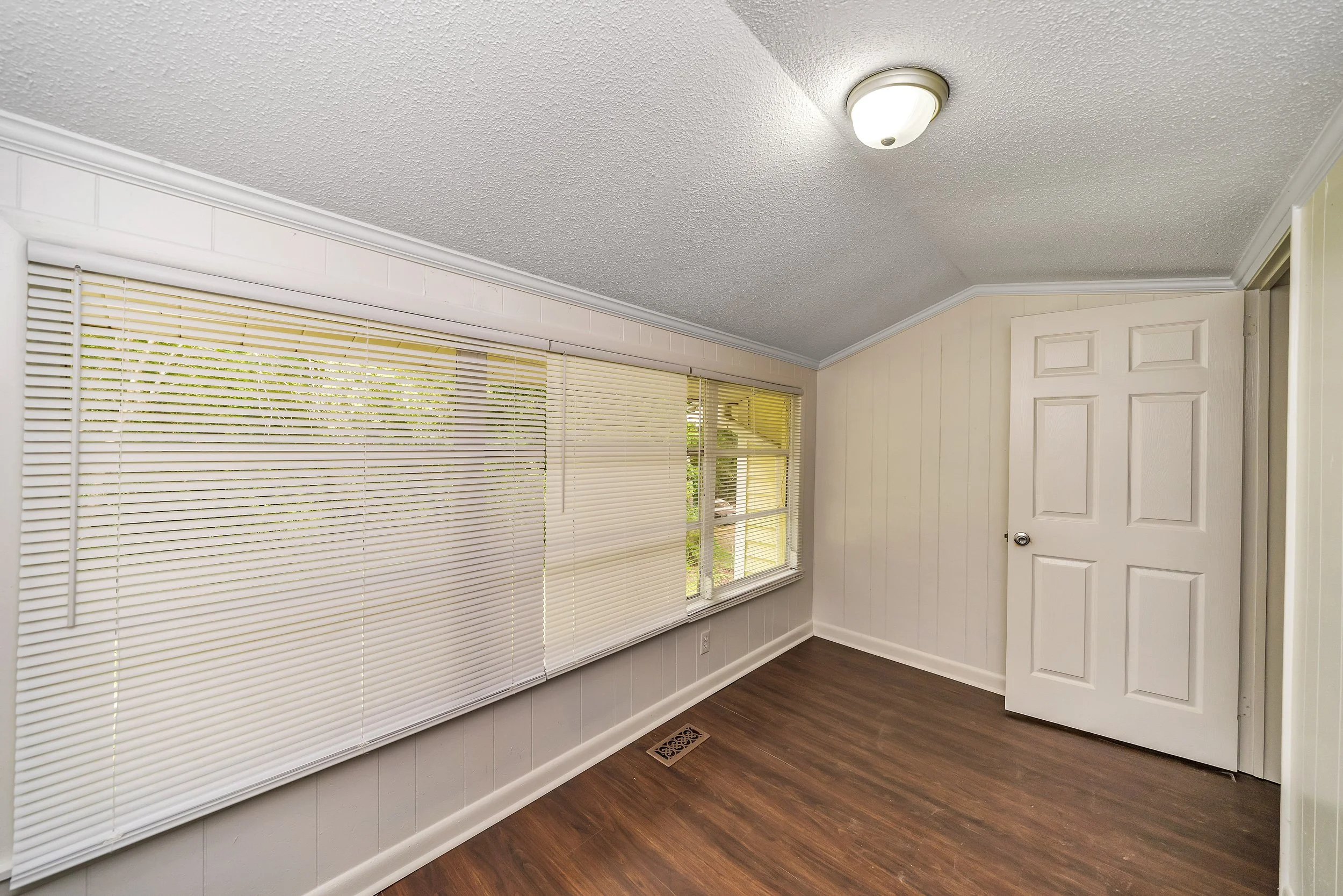 211 Lakeshore Cir Adamsville (after) 25.JPG