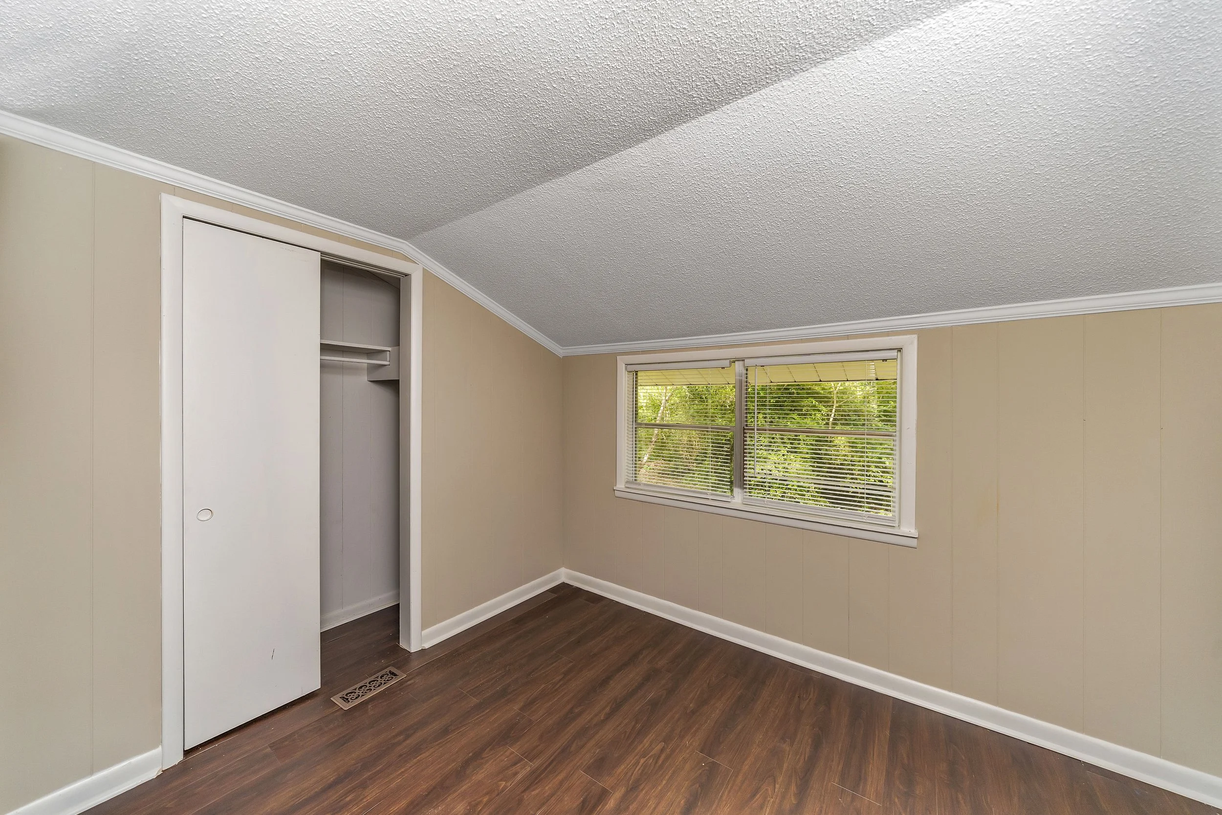 211 Lakeshore Cir Adamsville (after) 26.JPG