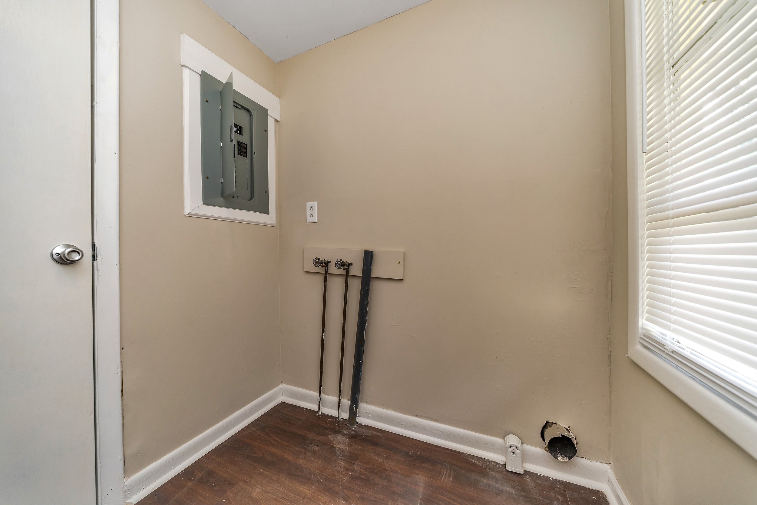 211 Lakeshore Cir Adamsville (after) 29.JPG