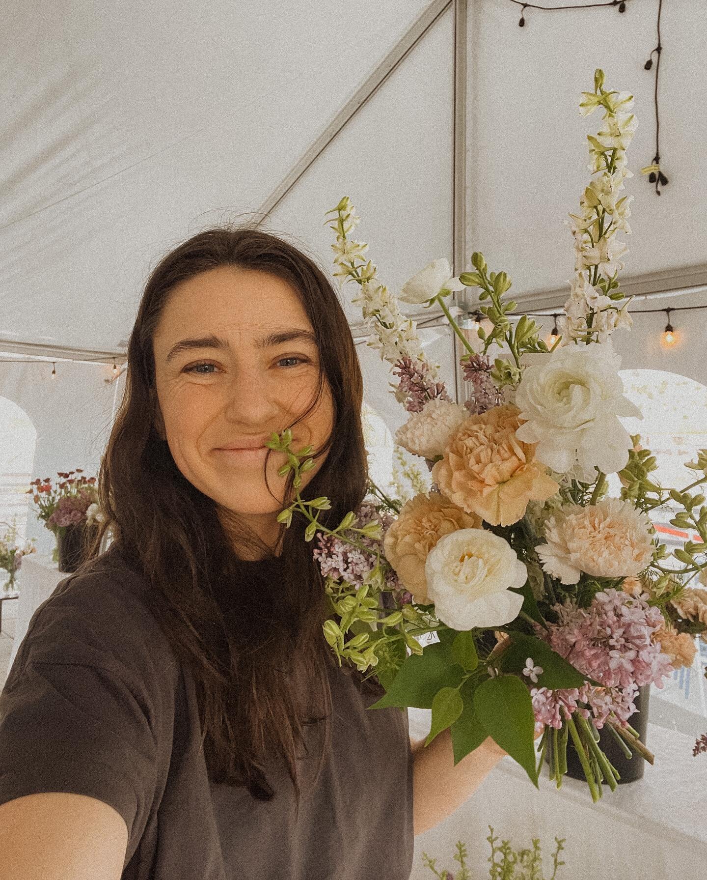 THANK YOU 🫶🏻 from the bottom of my heart. I sold out of bouquets + had such a fun morning with you all during our little bouquet workshop. My last event here in Colorado will forever be memorable thanks to you all 🥹 love you guys!! My flower abili