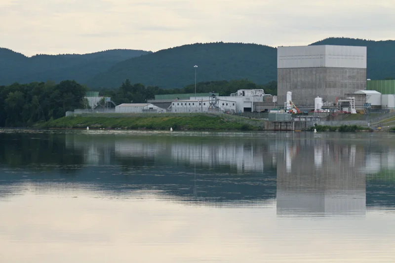Breaking News: Entergy pulling the plug on Vermont Yankee