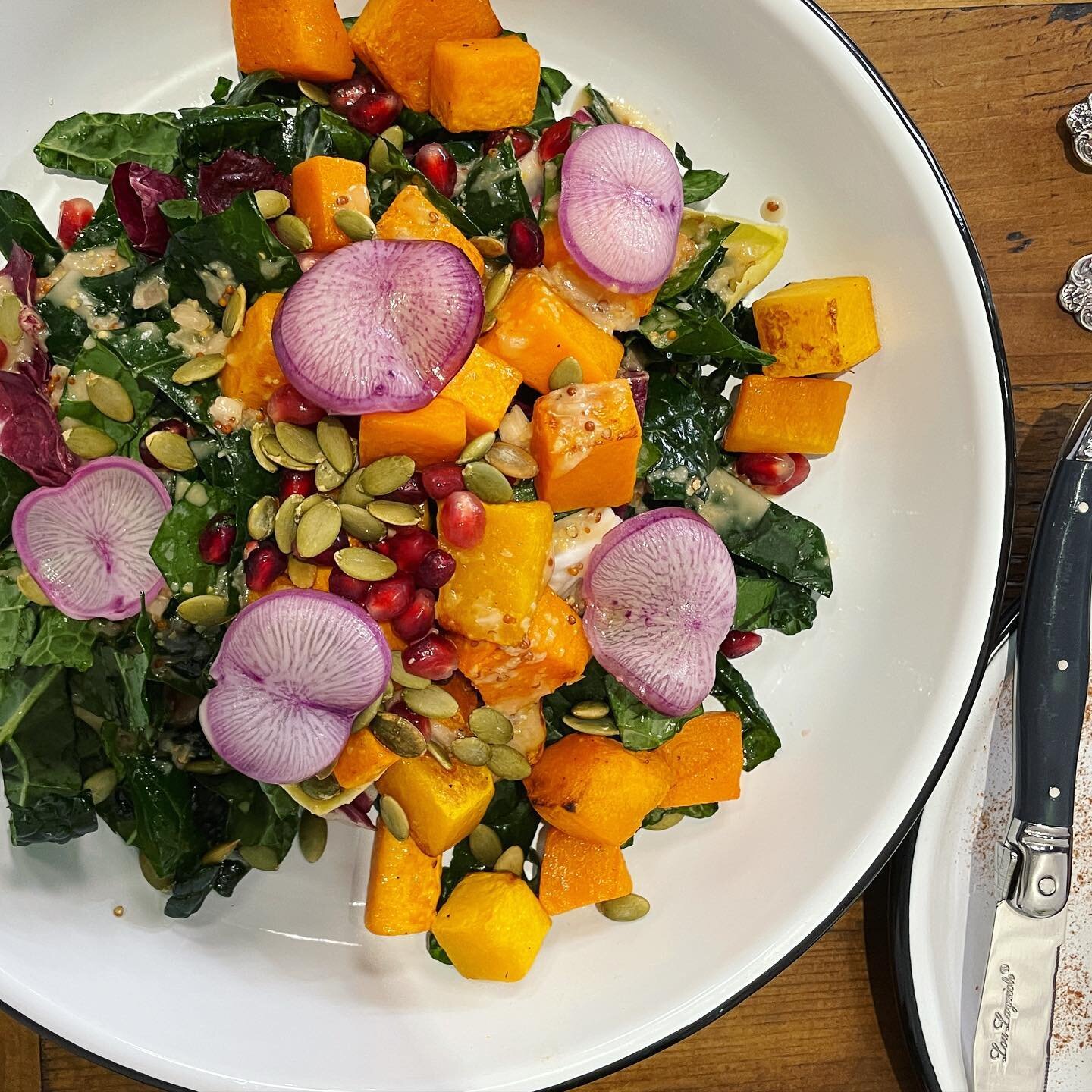 Normally we don&rsquo;t post salads, but this warm market bowl from @vidl_oldcity is in a league of its own. 👌

#knoxvegan #knoxrocks #knoxeats #knoxvillefoodie #knoxvillevegan #knoxvillevegans #scruffycity #scruffycityvegan #knoxvilletn #knoxvillef