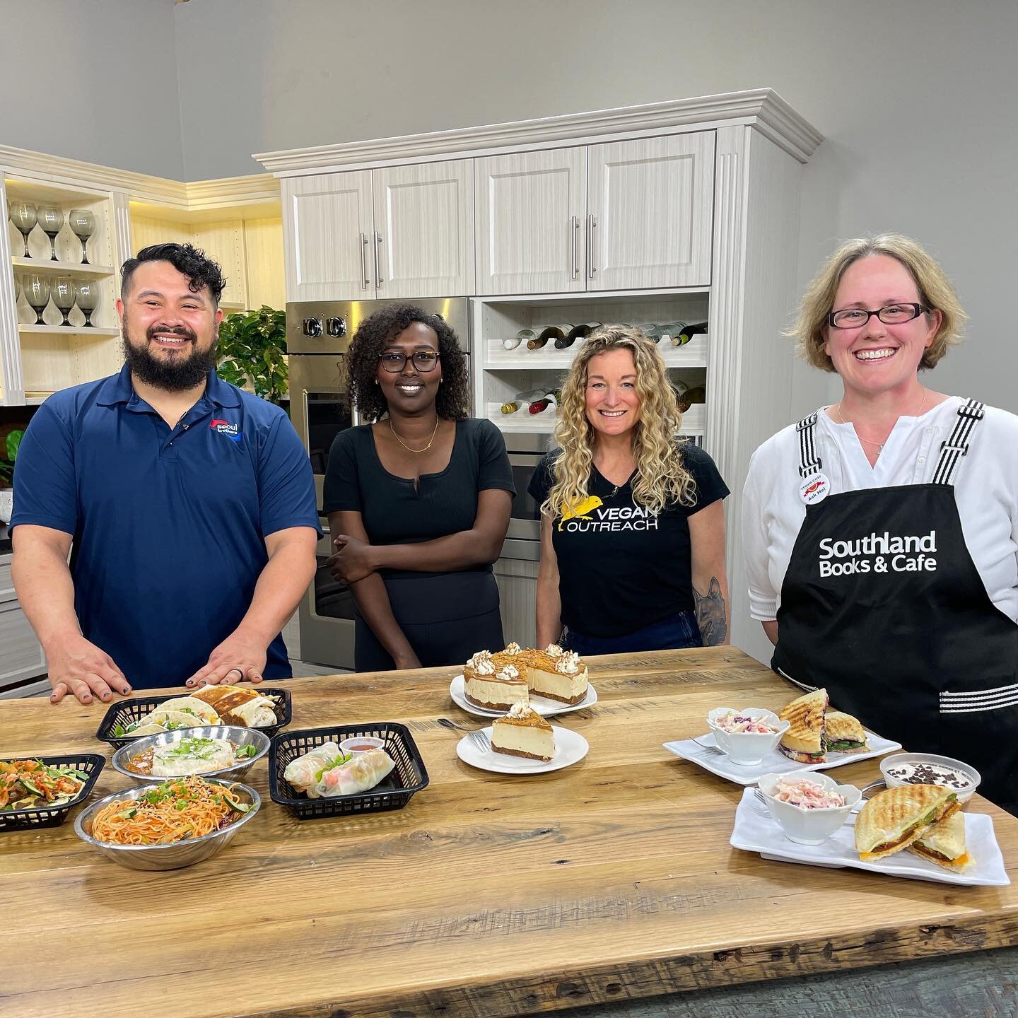 Thank you @wate6onyourside @talashatara for having us on today to talk about the @knoxvilleveganchefchallenge Tune in at 3:00 to watch!

#knoxvegan #knoxrocks #knoxeats #knoxvillefoodie #knoxvillevegan #knoxvillevegans #scruffycity #scruffycityvegan 