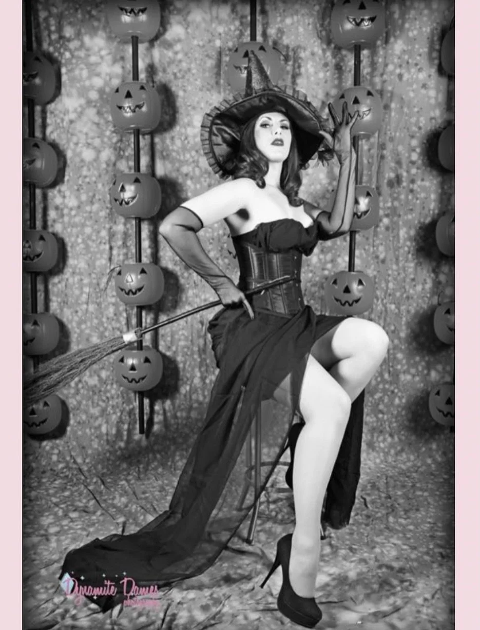 🧹 ✨ Double double toil and trouble! ✨ 🧹 

Amber Lu
Makeup &amp; hair by Lynne Evans of The Starlet Parlour

Photo by Dynamite Dames