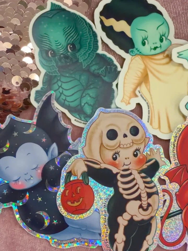 Back at it today at the Beaver St. Bazaar with @thekitsch_enette 🤎🦫🤎

🤎Cutie kewpie stickers by @staceymartintattoos 
🤎All the scrap fabric buttons for your paroozin&rsquo;
🤎Claw clips by @thepeachfuzz.co 
🤎Halloween keychain wristlets
🤎Allll
