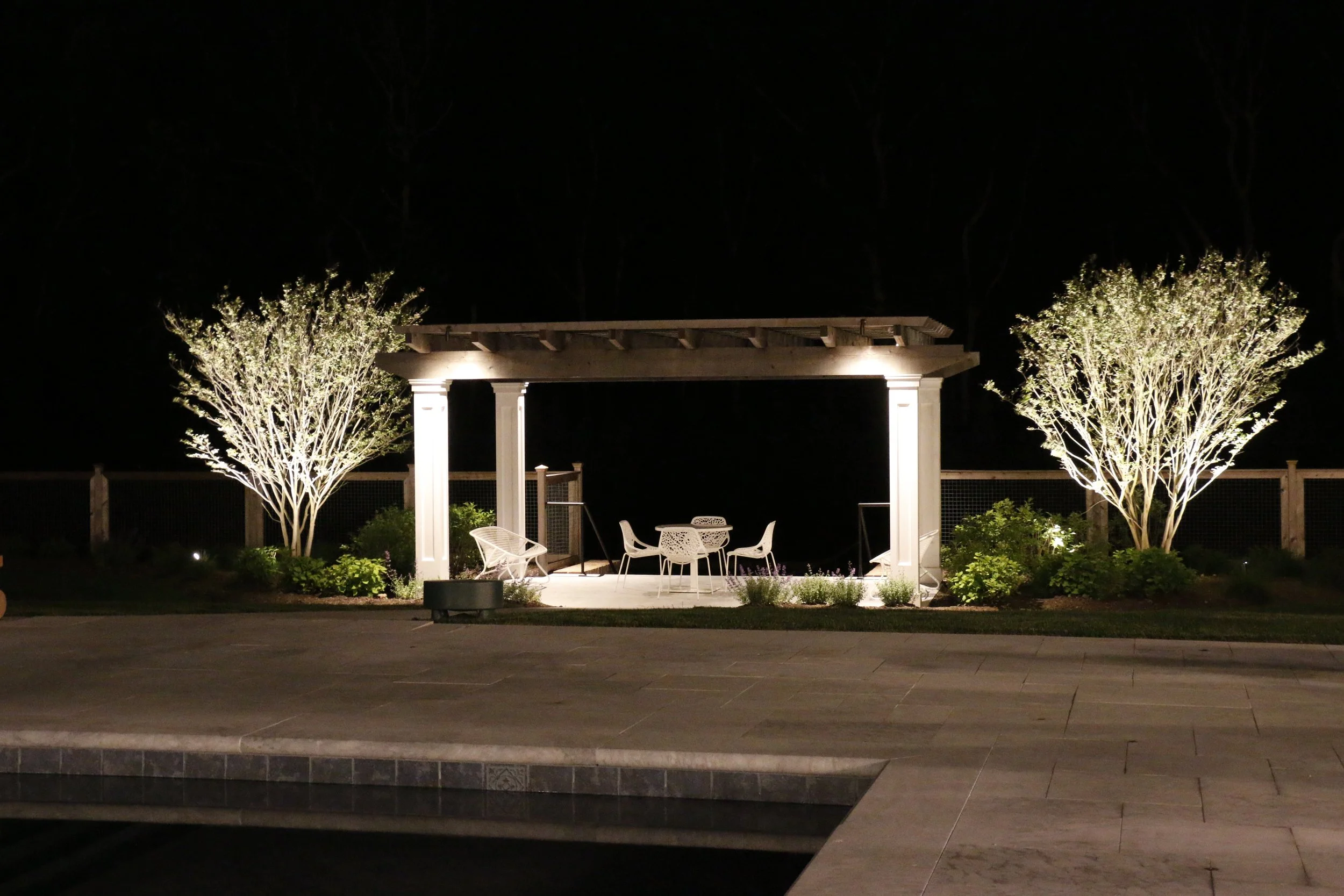 WELL-MAINTAINED OUTDOOR LIGHTING