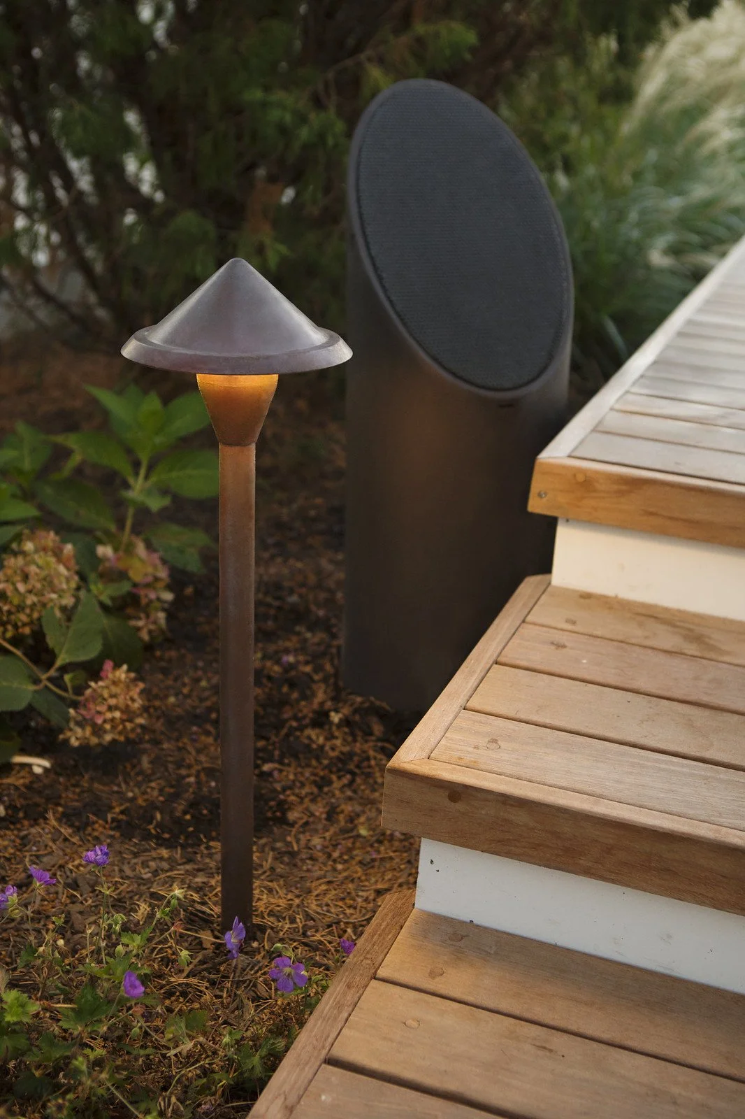 landscape-lighting-backyard-installed-hero-hll-2096.jpg
