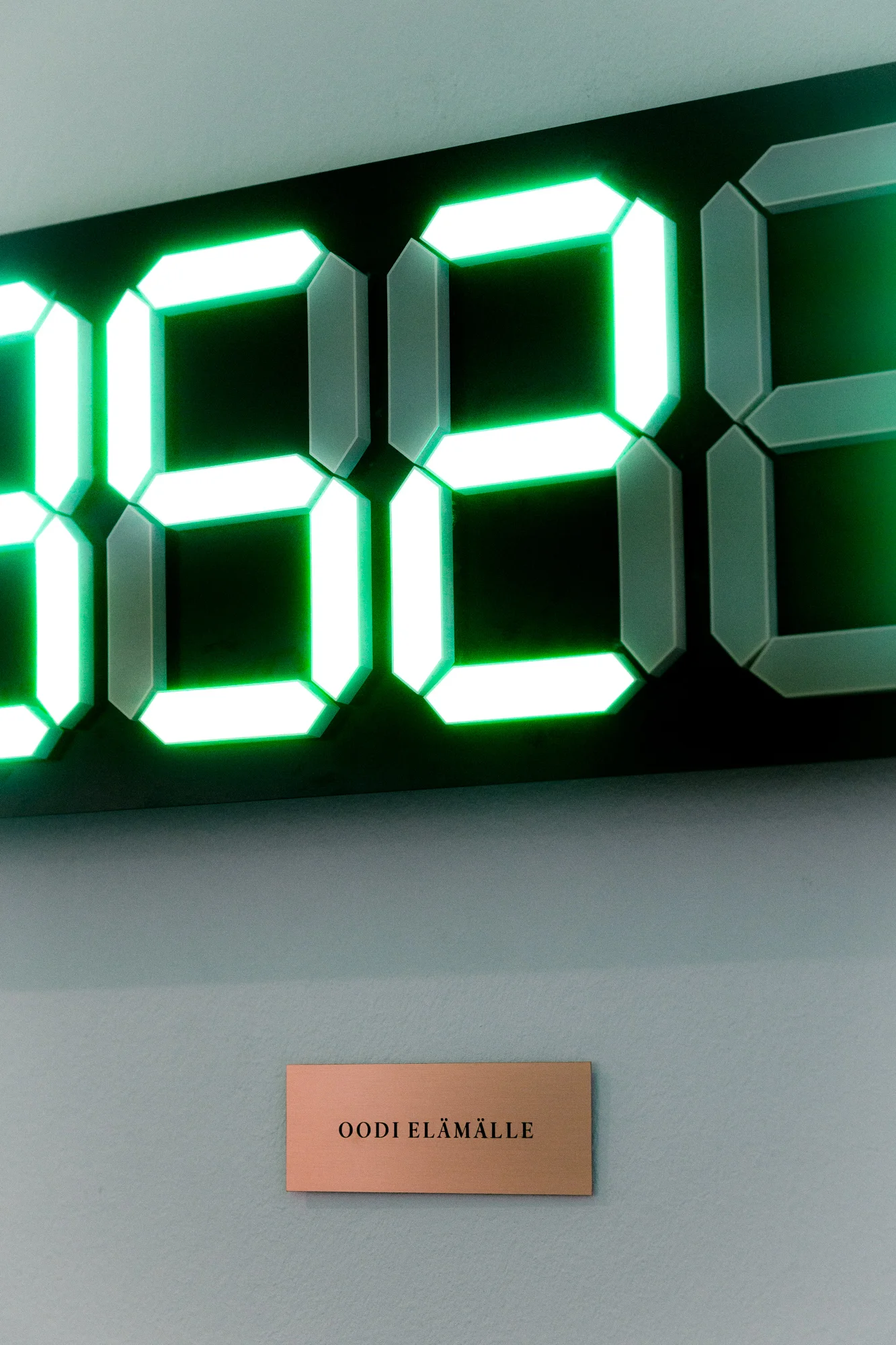 ODE TO LIFE (Aluminum, electronics 170x30cm)