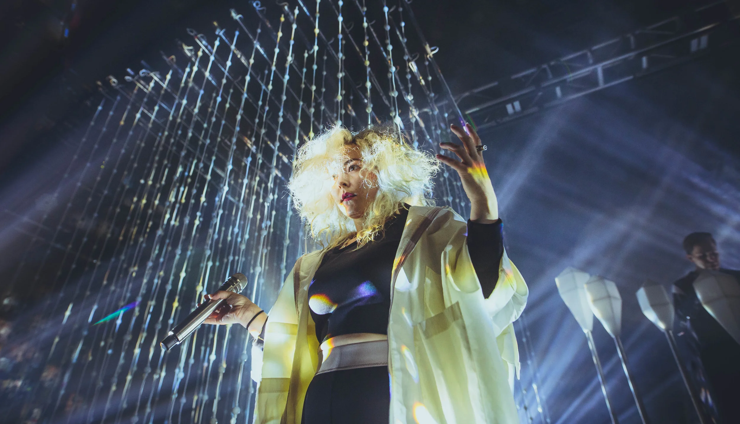 Megan James has this really great calm yet intense energy on stage. It always interesting to see bands like this with a big part of there sound being digital everybody got there own way to brings things to life live and purity ring did the dang thing !