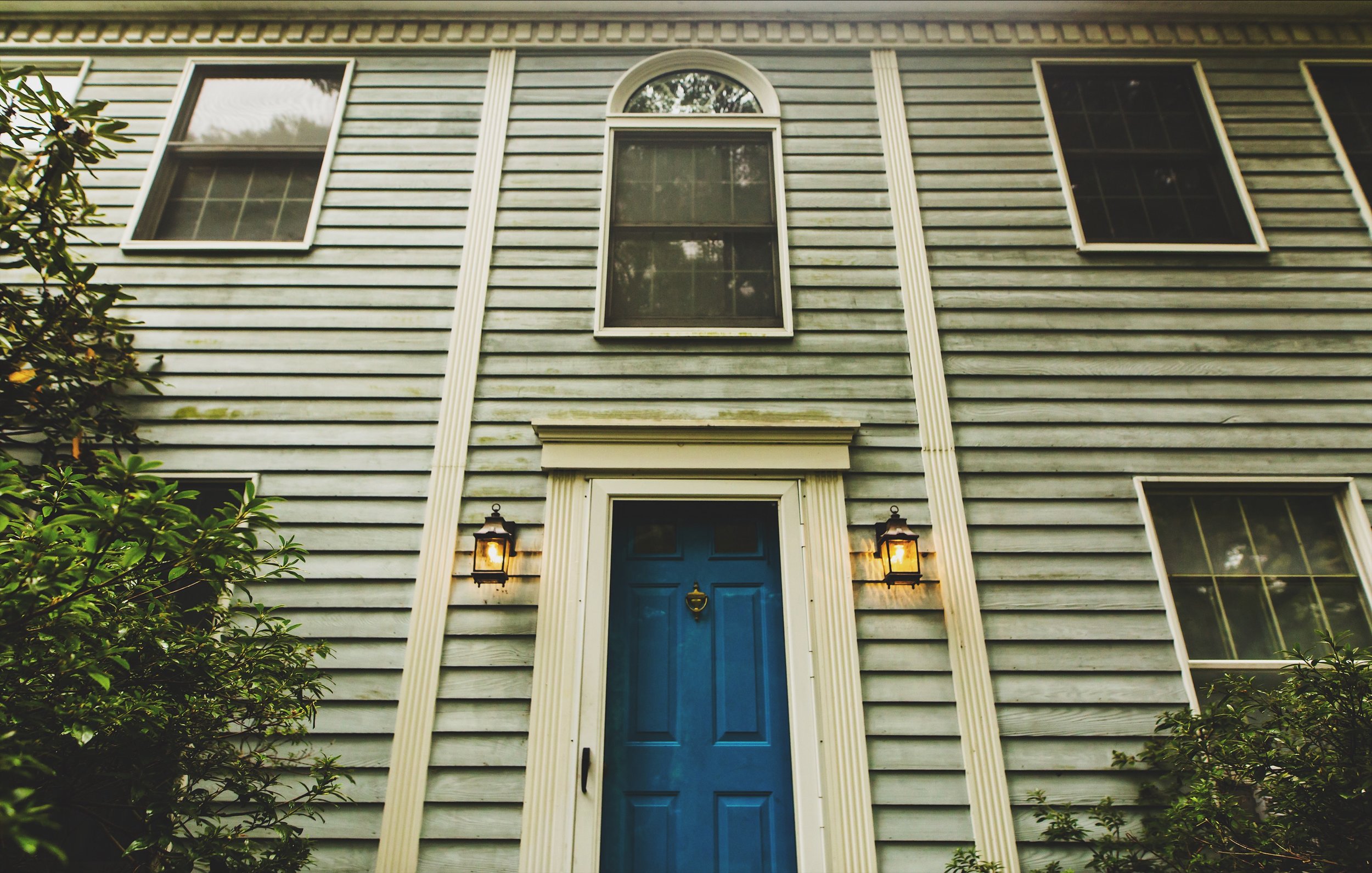  This house struck me as interesting and a bit creepy right of the bat. Spoiler alert the inside looks nothing like the outside … not that the outside looks bad but the inside is no where near creepy still interesting tho. While here my imagination j