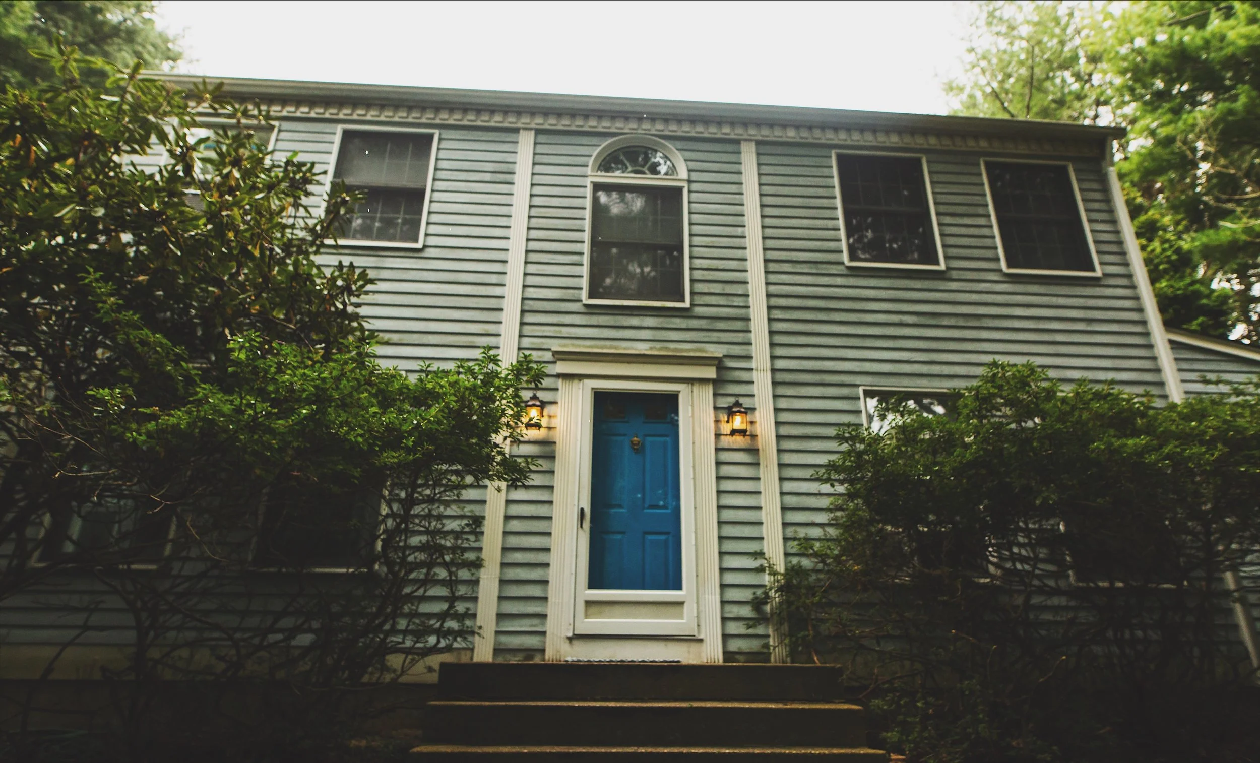  Maybe theres a door way to a mother world in the back yard, maybe something strange lives in the basement and my fav the house just eats you and you be come part of it forever. Anyway I had to take a few photos before I left just so I could remember