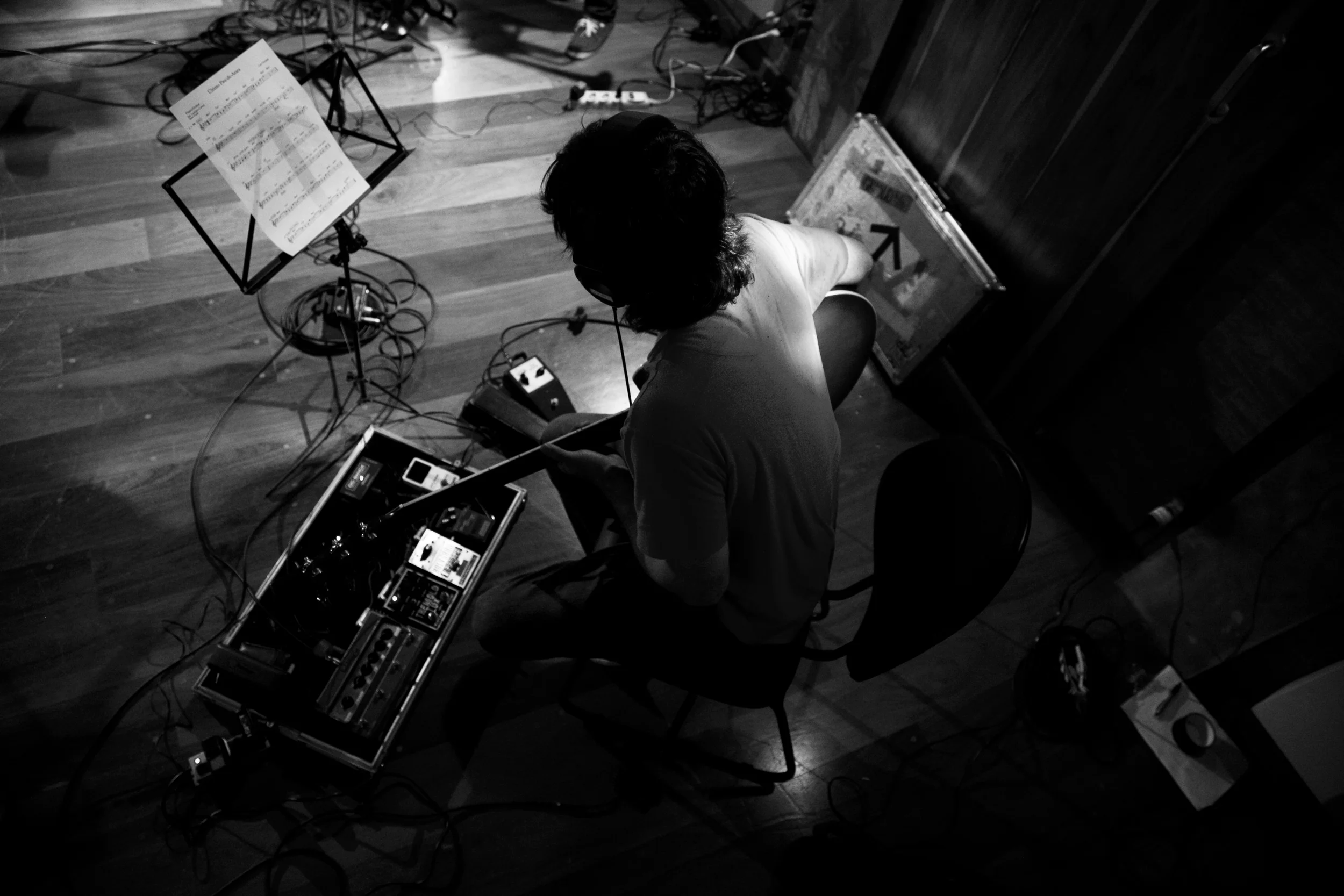 14_Guitar_1_BW_54.jpg