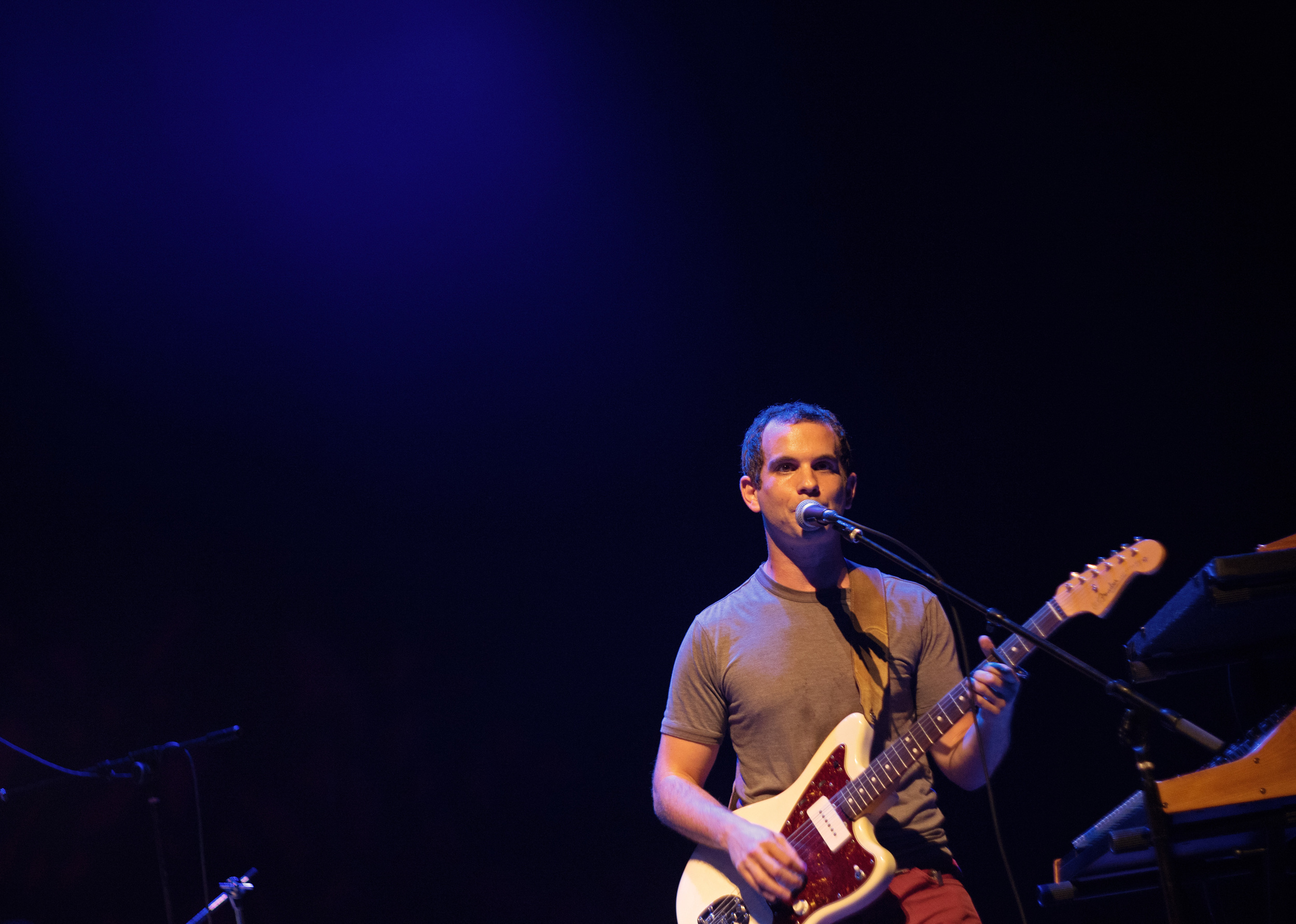 Back to the Helios 85mm for this one. Shutter: 1/100, f/2.8 or so, ISO: 1600.