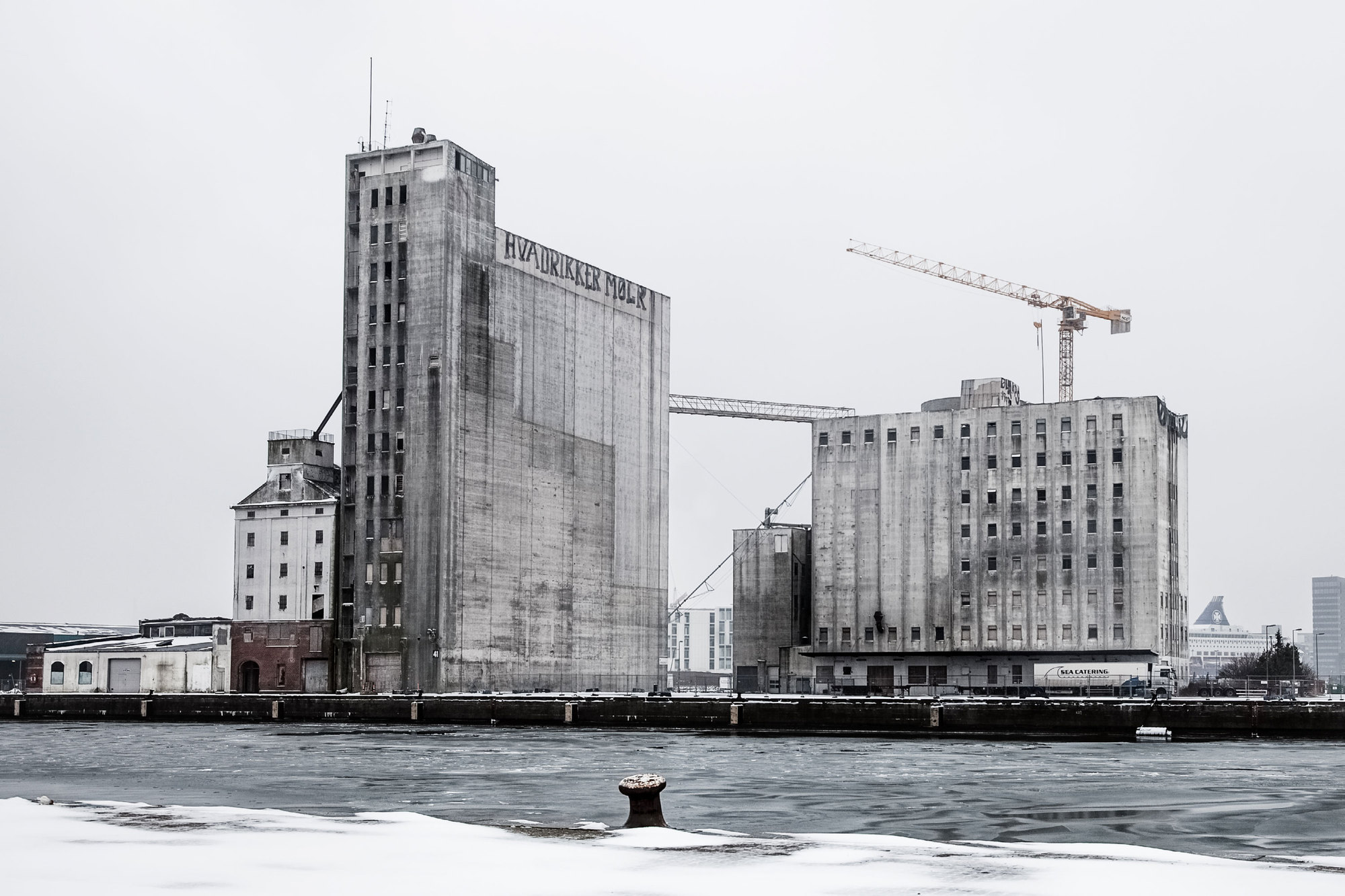 5408e8bcc07a80b666000008_cobe-s-adaptive-reuse-of-nordhavnen-silo-marks-beginning-of-redevelopment_the_silo_04_existing_situation_credit_rasmus_hjortsh.jpg