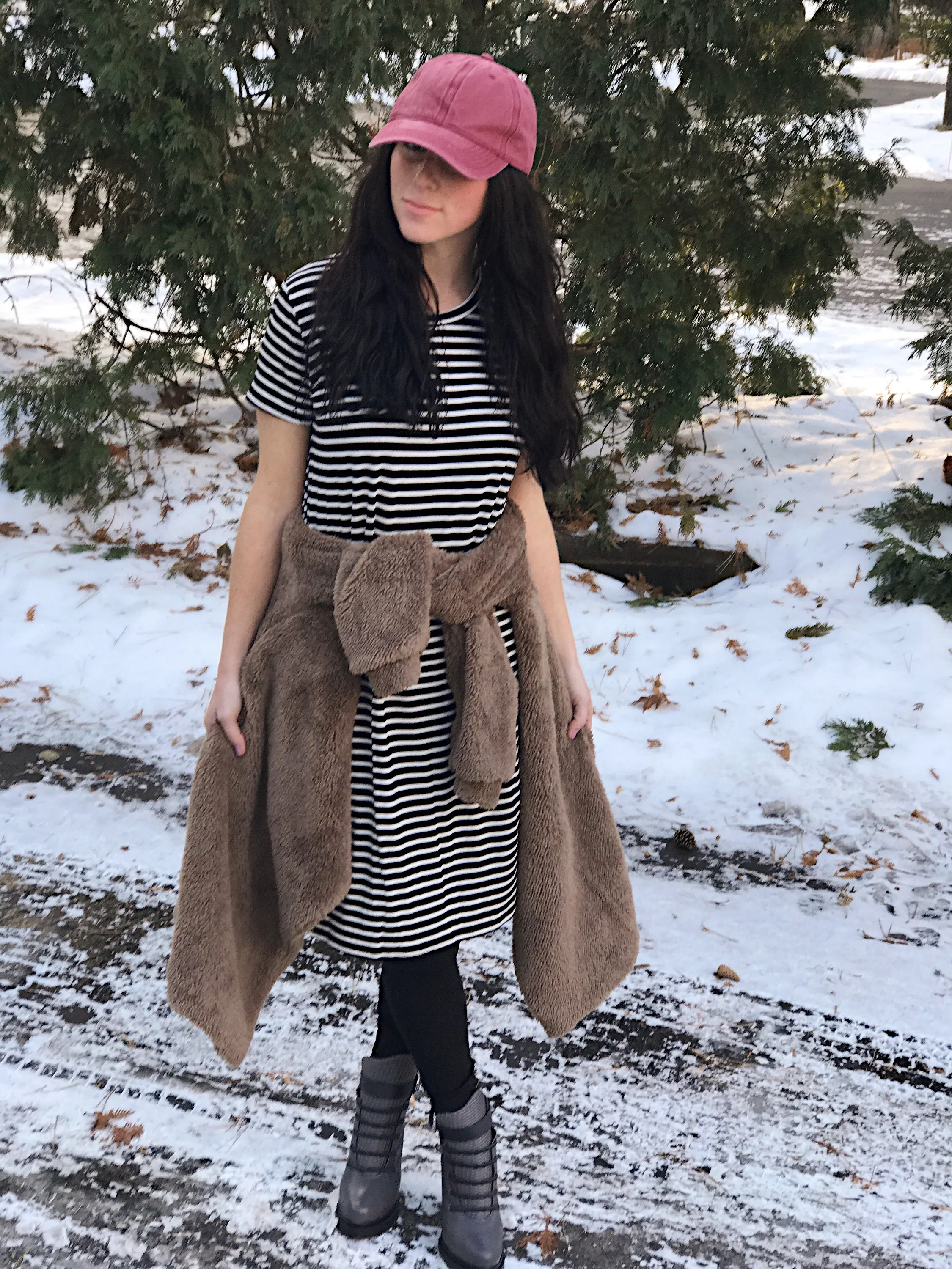 Shrug, Tunic, & Hat all from Casey's Couture About Casey's Couture Our mission is to give you ladies good quality items at an affordable price. When you shop with Casey's Couture, you're not just shopping for your closet, you're building a wardrobe of confidence! *Shop online here and enjoy 25% off your first purchase with code: discount25 + free shipping Stay Stylish Chicago, Katie