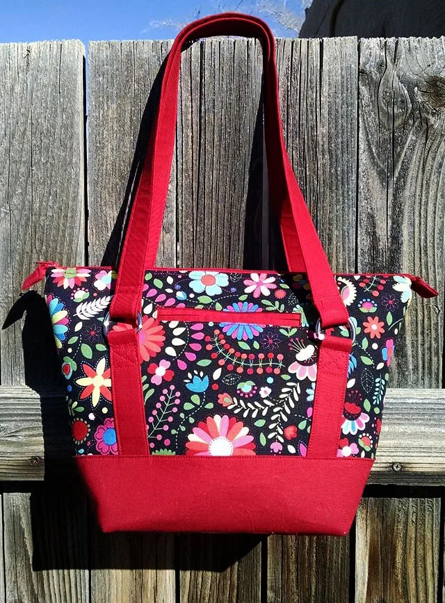 Titania Tote in Kona Cotton Accents by Karen McEuen