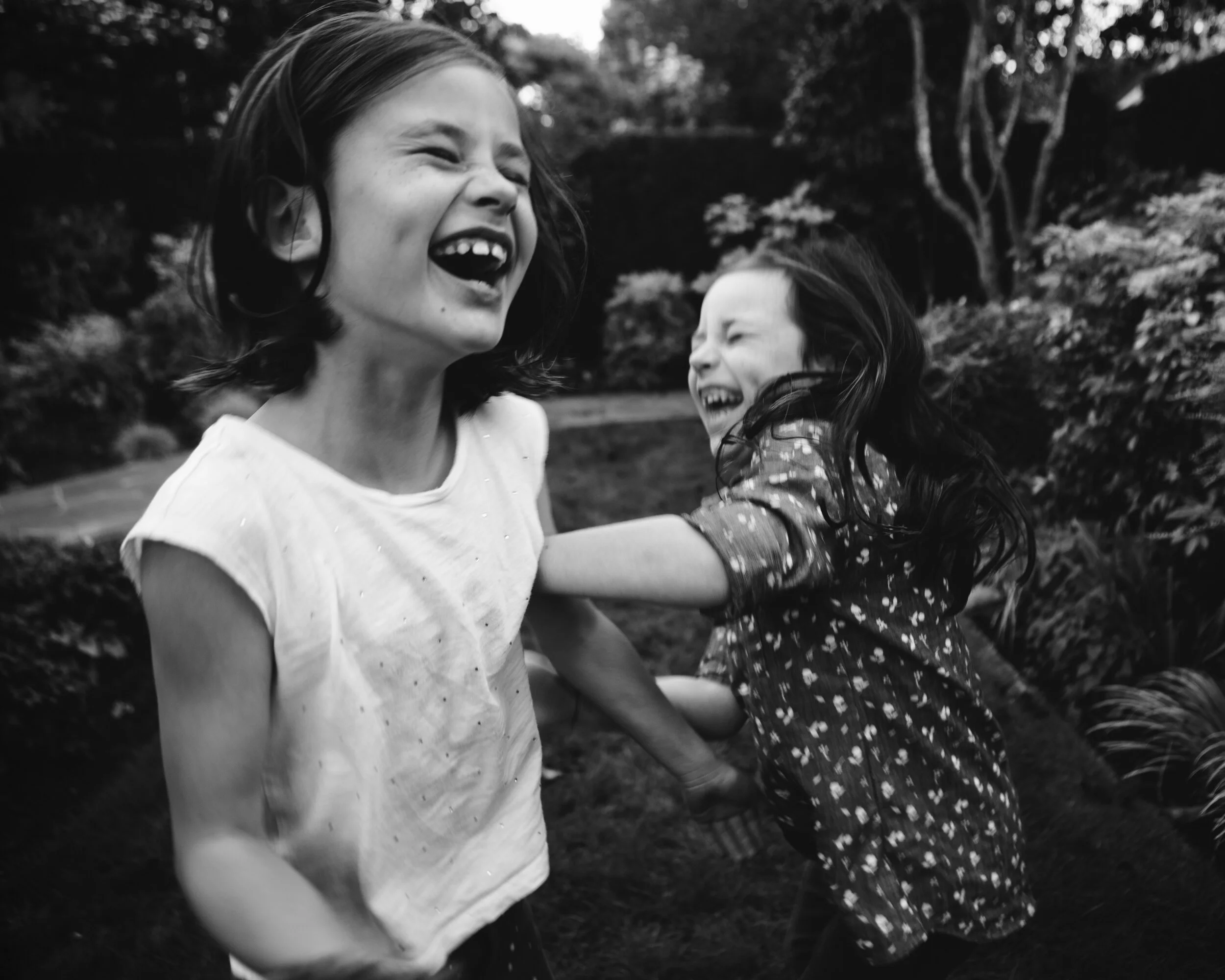 111818.girlslaughing.jpg
