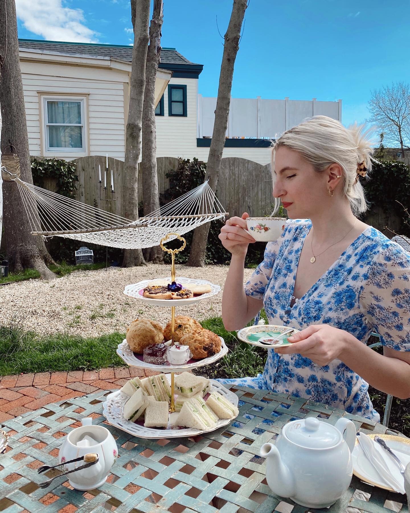 Sunshine &amp; tea time ☺️☕️☀️