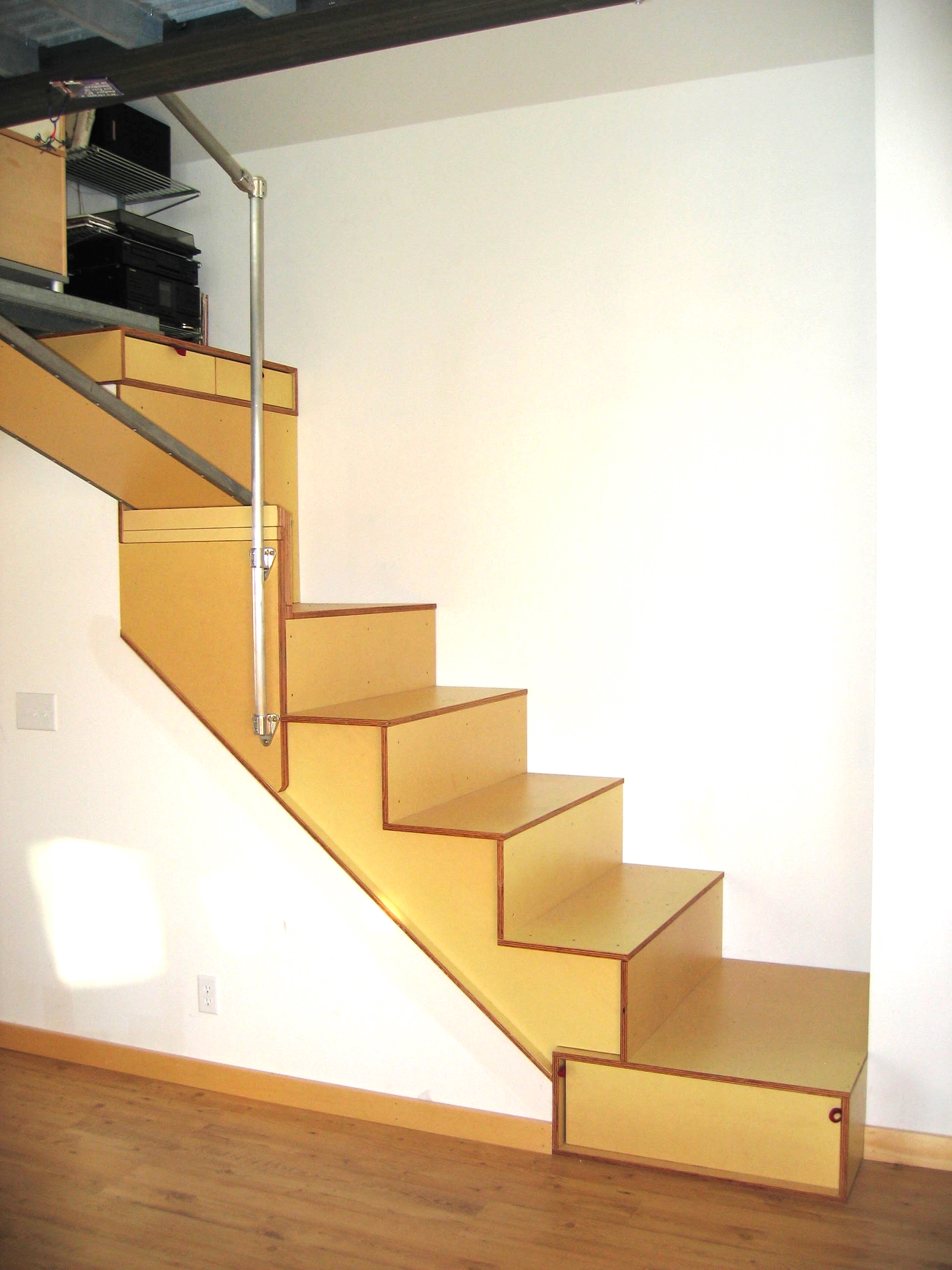 lince:stairs to loft.JPG