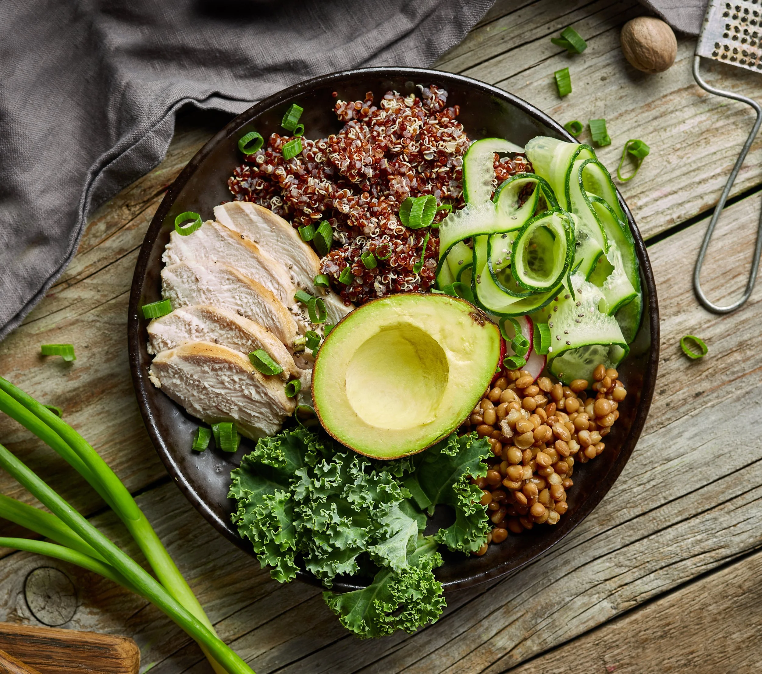 A Nutritionist’s Guide to Reducing Bloat + Puffiness Without Cutting Carbs