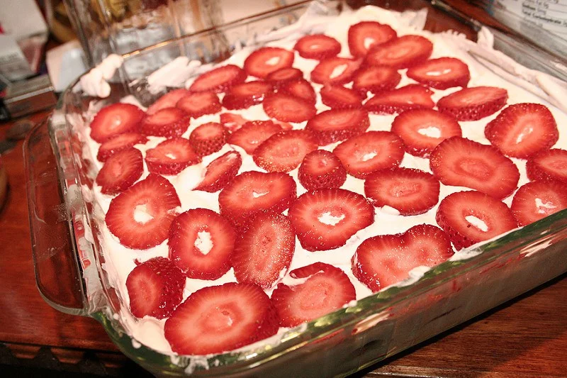 Strawberries + Cream Day! Strawberry Icebox Cake Recipe /// Lazy Cooking