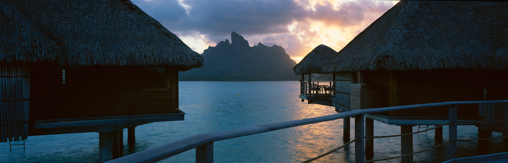 Bungalows at Sunset : Bora Bora 