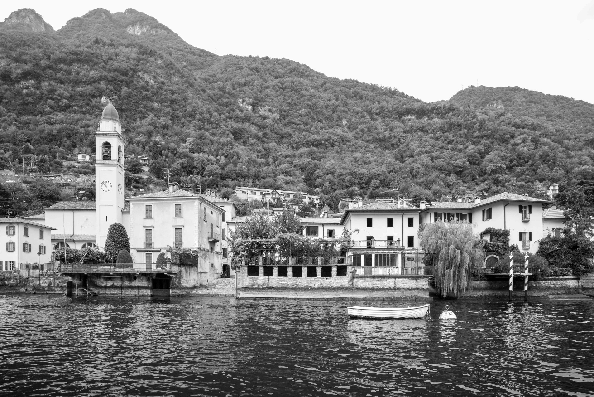   Villas along Lake Como    Leica Monochrom 1/750s F16 ISO1600  