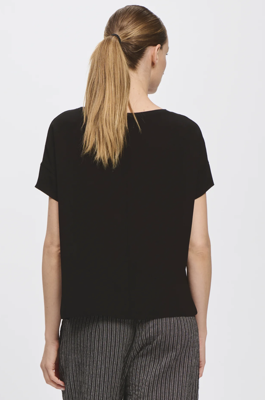 Transit-K201-linen-tee-viscose-back-688-manon-bis.jpg.png