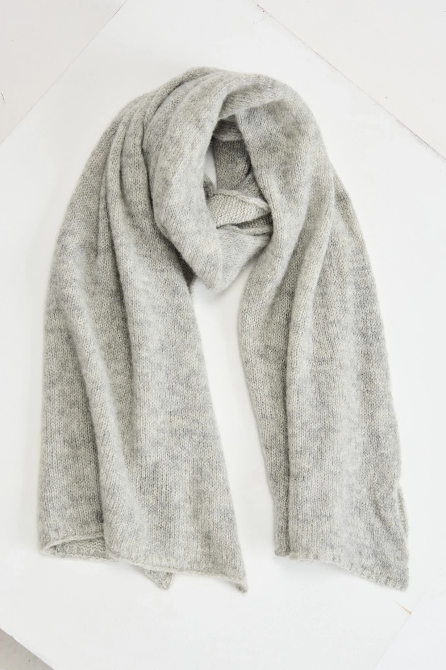 transit-melange-knit-scarf-light-grey-SCADTRB16513-11_01_manon-bis.jpg