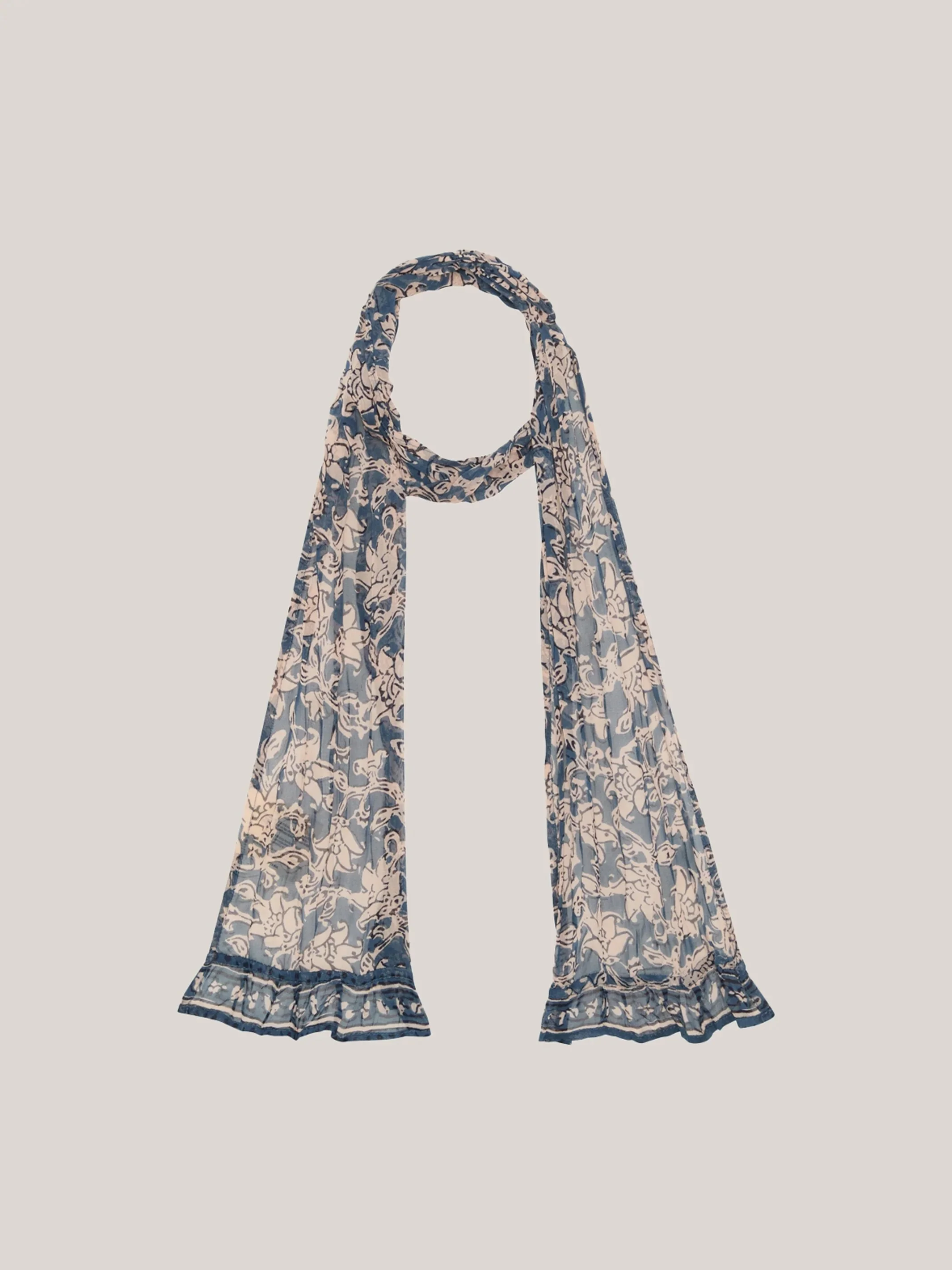 Maison-Hotel-Rosie-Scarf-Blue-Lion-7-manon-bis.jpg