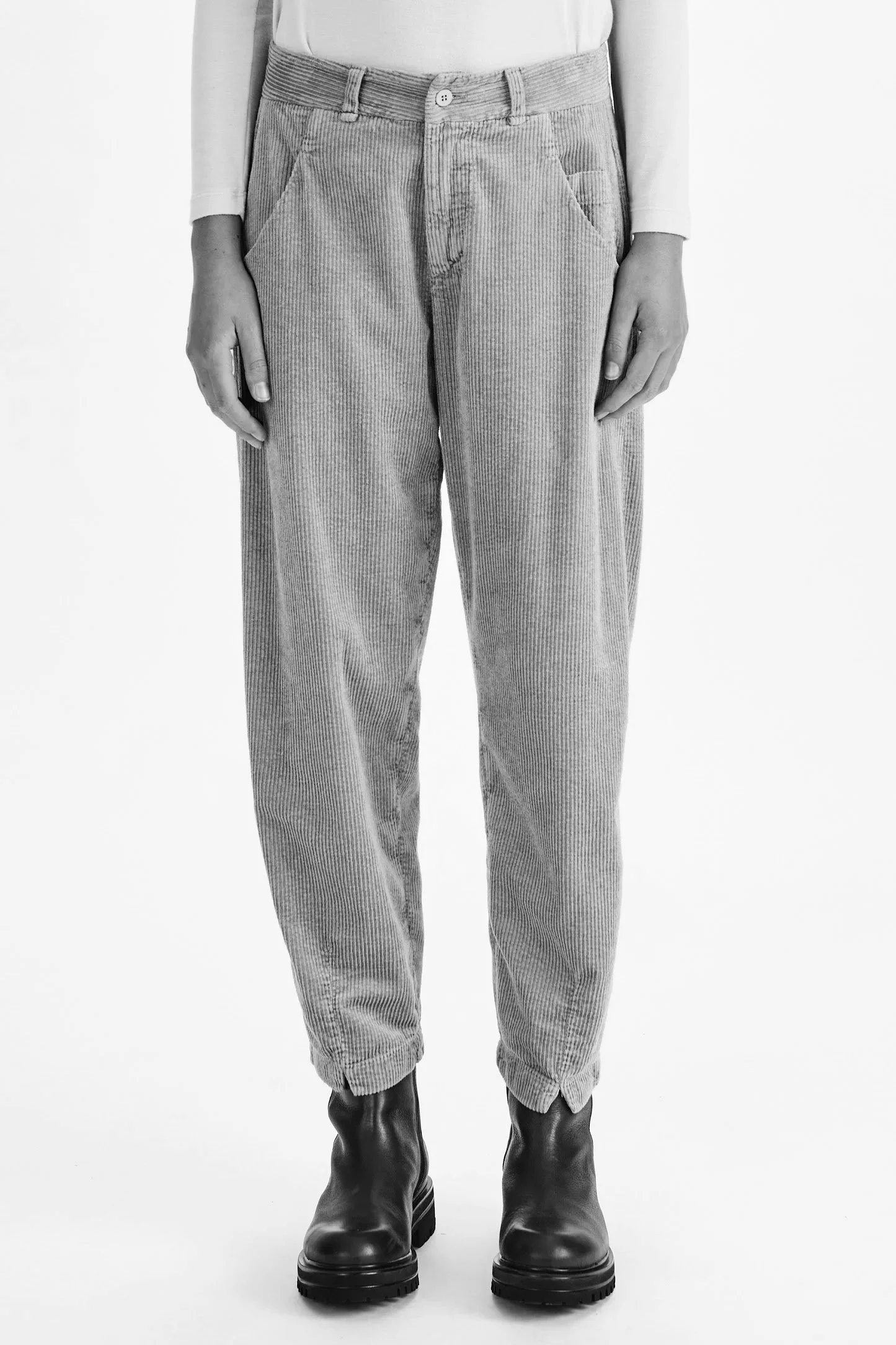 Transit-Cord-Signature-Pant-Grey-CFDTRBQ265-21_01_manon-bis.jpg