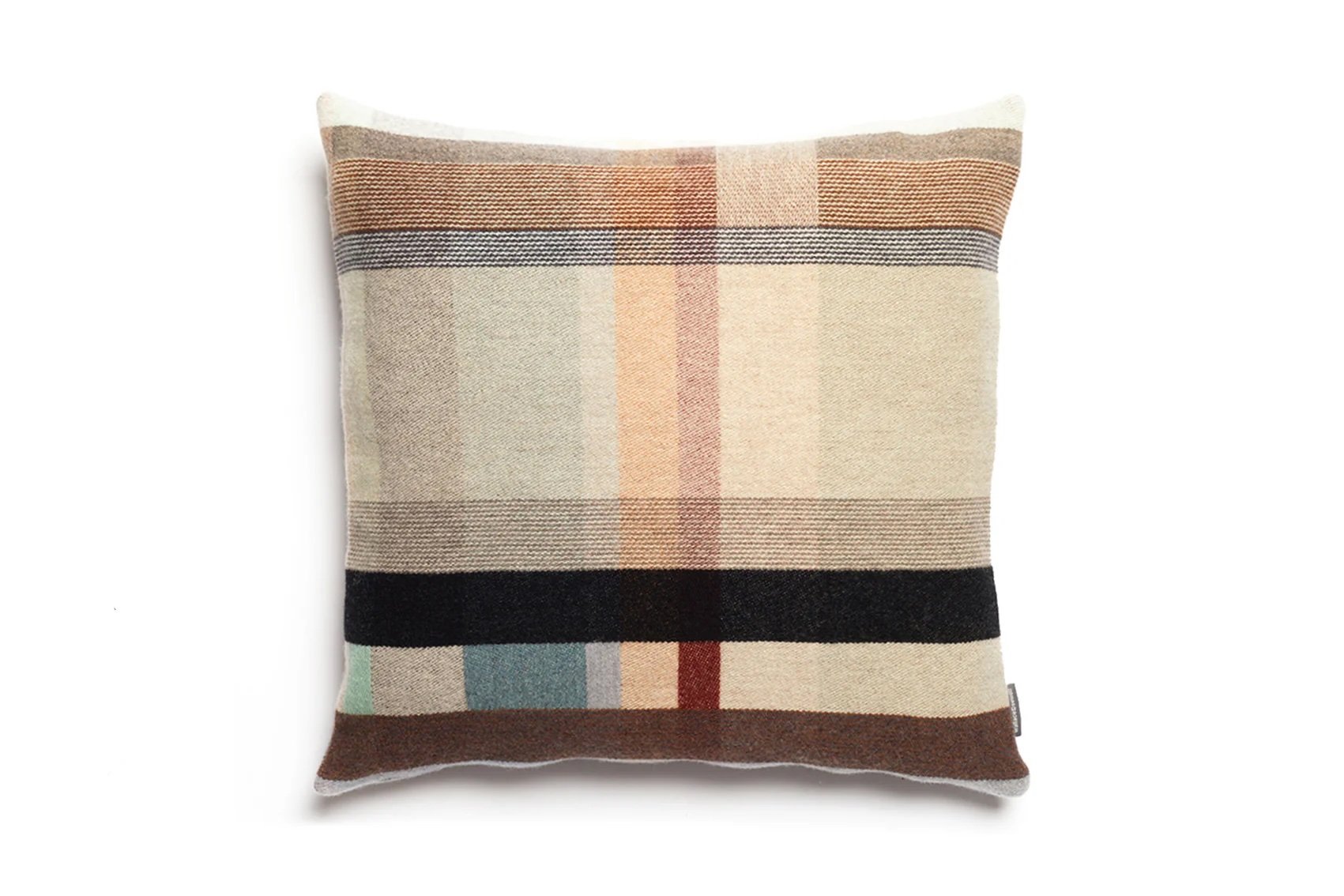 Wallace-Sewell-Cushion_Block_Chipperfield_1-manon-bis.jpg