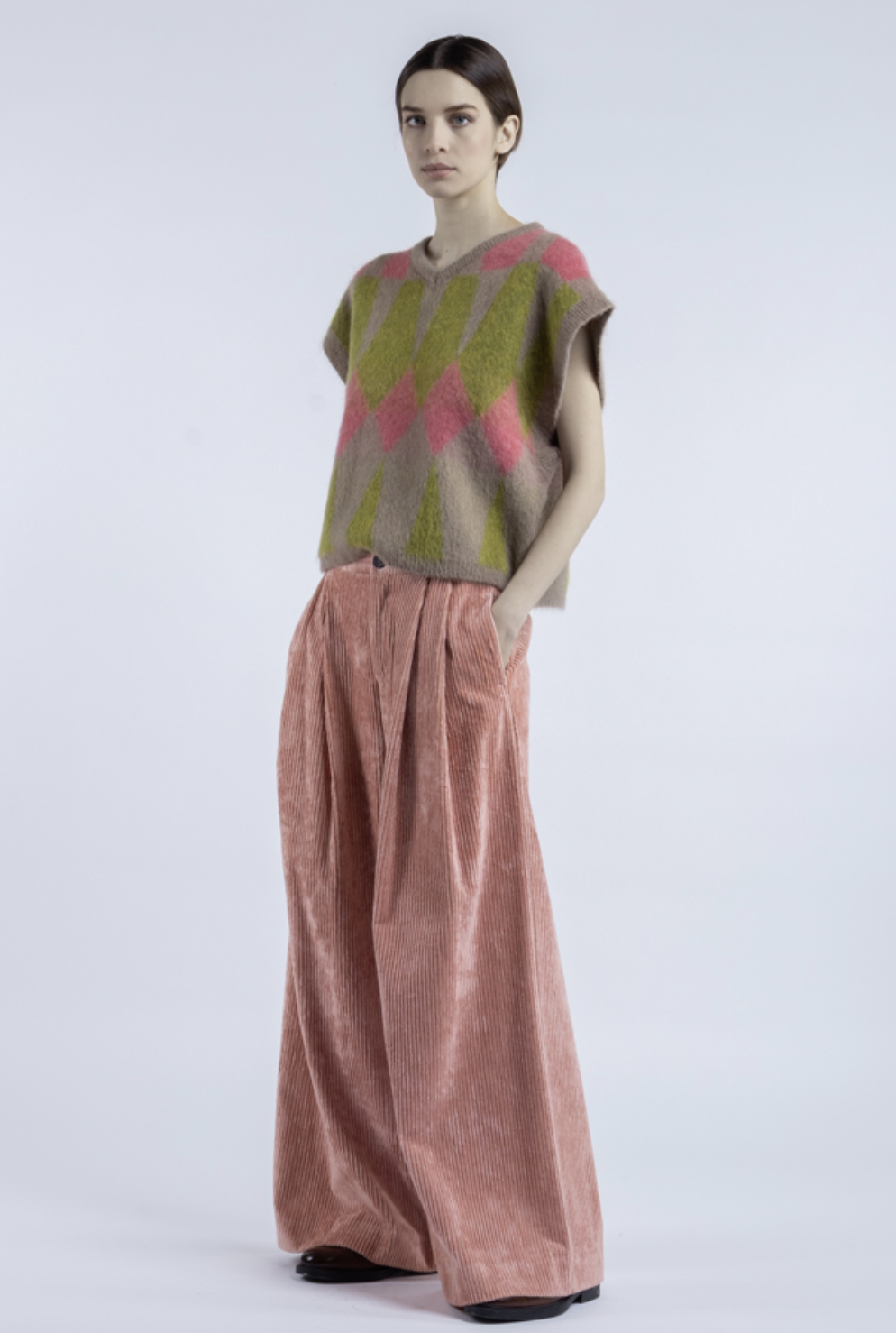 Phisique-du-role-25W326-geometric-jaquard-vest-baby-alpaca-and-wool-fine6-manon-bis.jpg.png