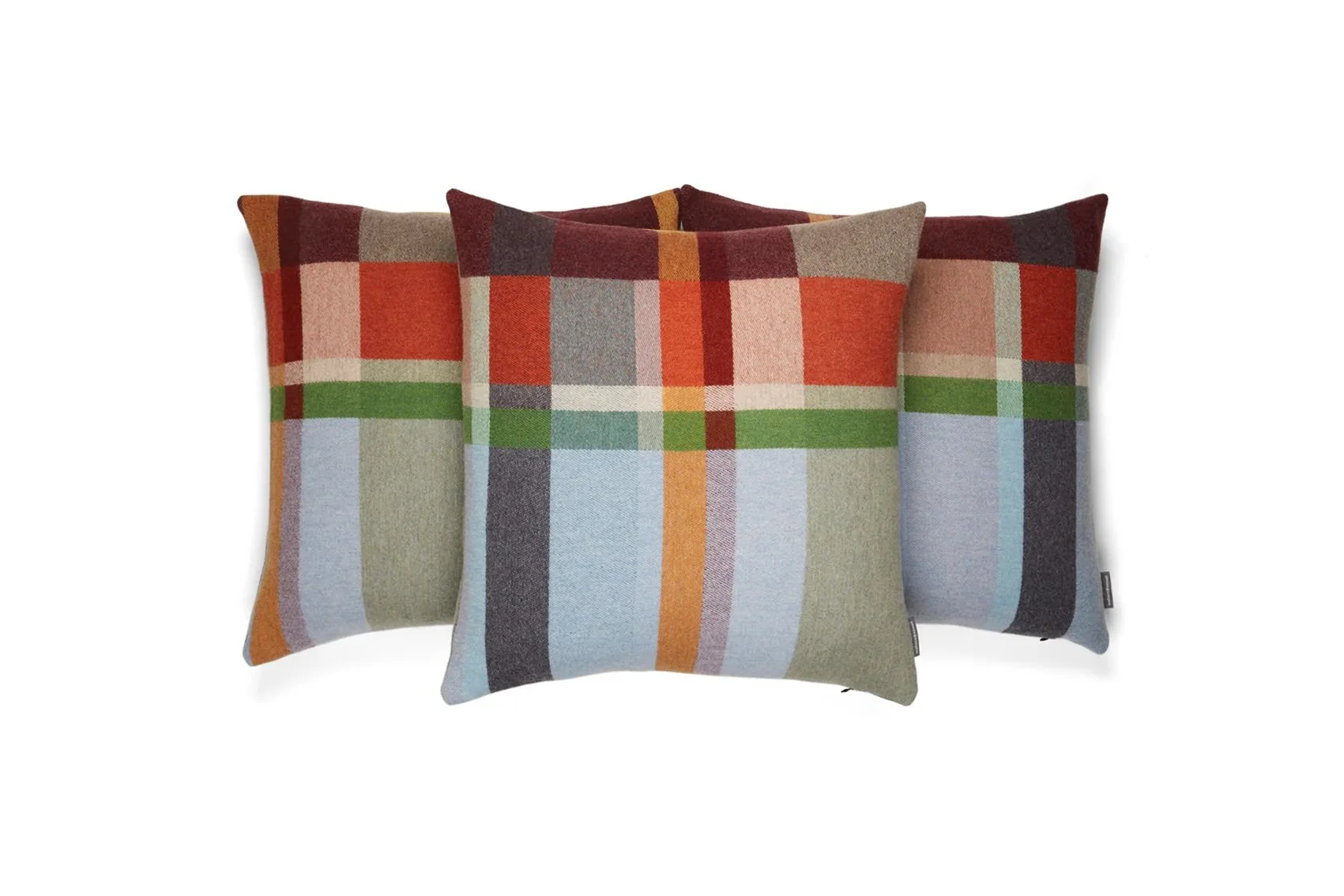 Wallace-Sewell-Feilden-cushion-4-manon-bis.jpg