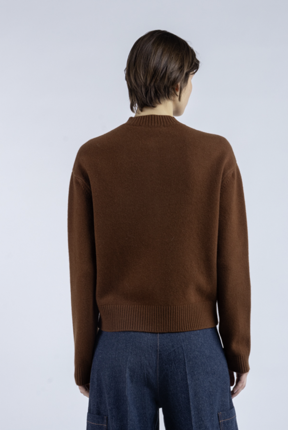 Phisique-du-role-25W267-fittable-jacket-in-compact-superfine-wool2-manon-bis.jpg.png