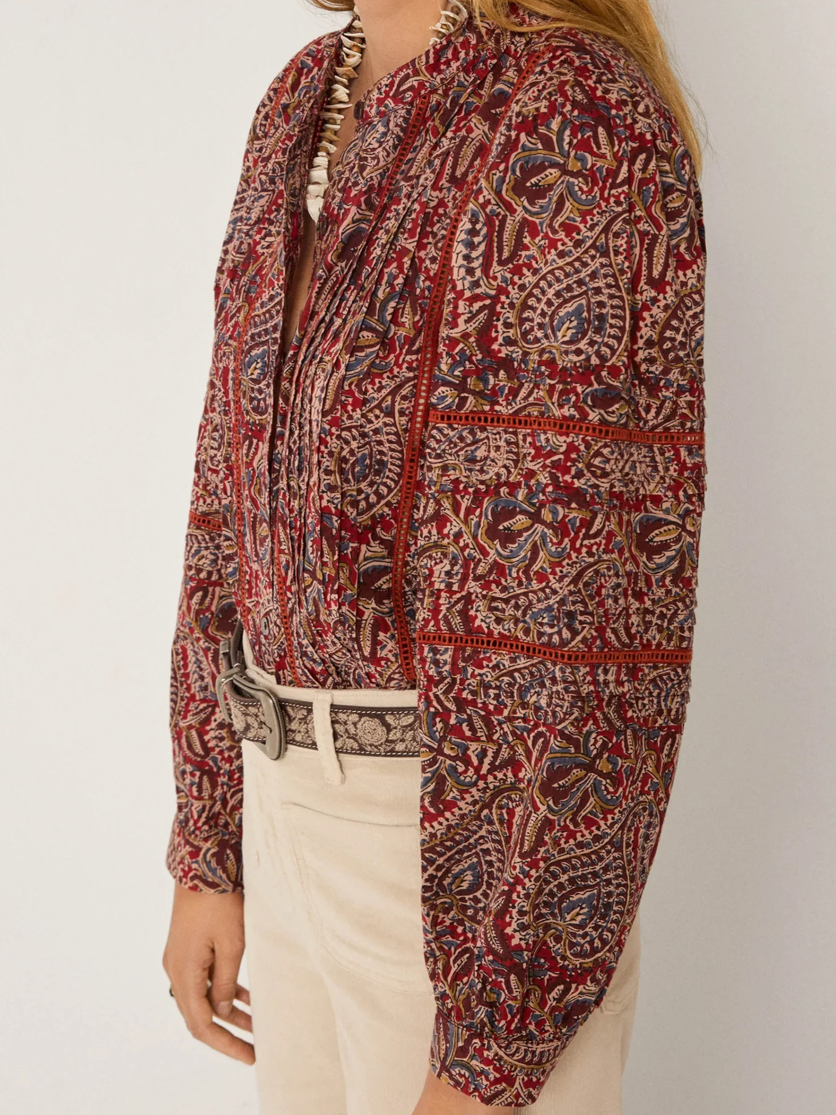 MAISONHOTEL-ECOM_FW25_DIA6_SEP_017_SERENAJOHNNY_ROMEOECRU_GUADALUPECOFFEE_1440.jpg.webp