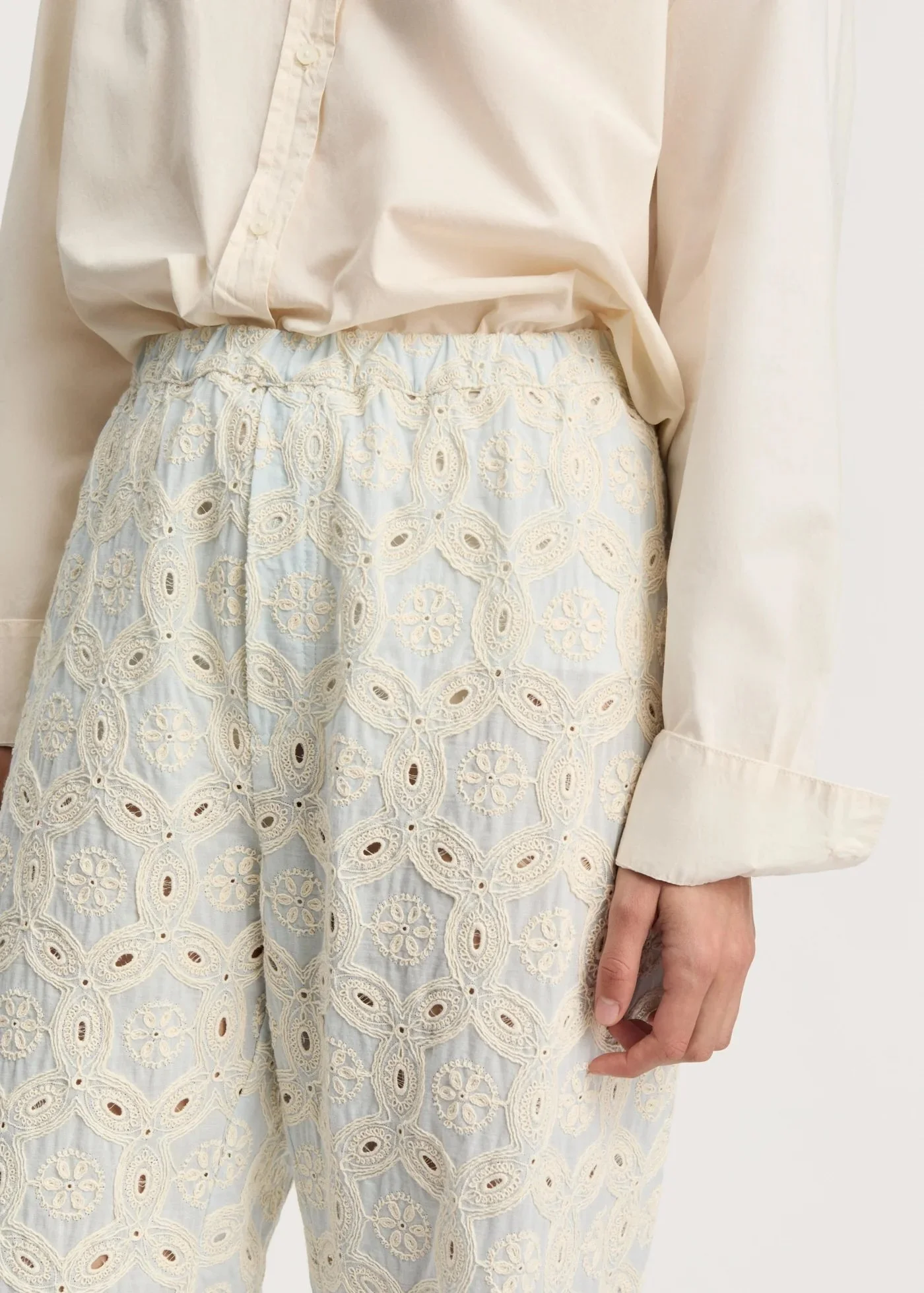 Aiayu-Ava-Pant-Embroidery_Blue-Eyes_5-manon-bis.jpg
