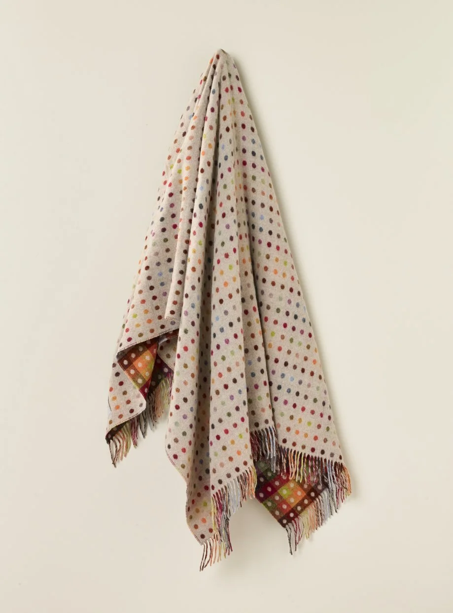 msch_a01-multi_spot_beige-multi-prod_cameo-v1-lr_1_1.jpg