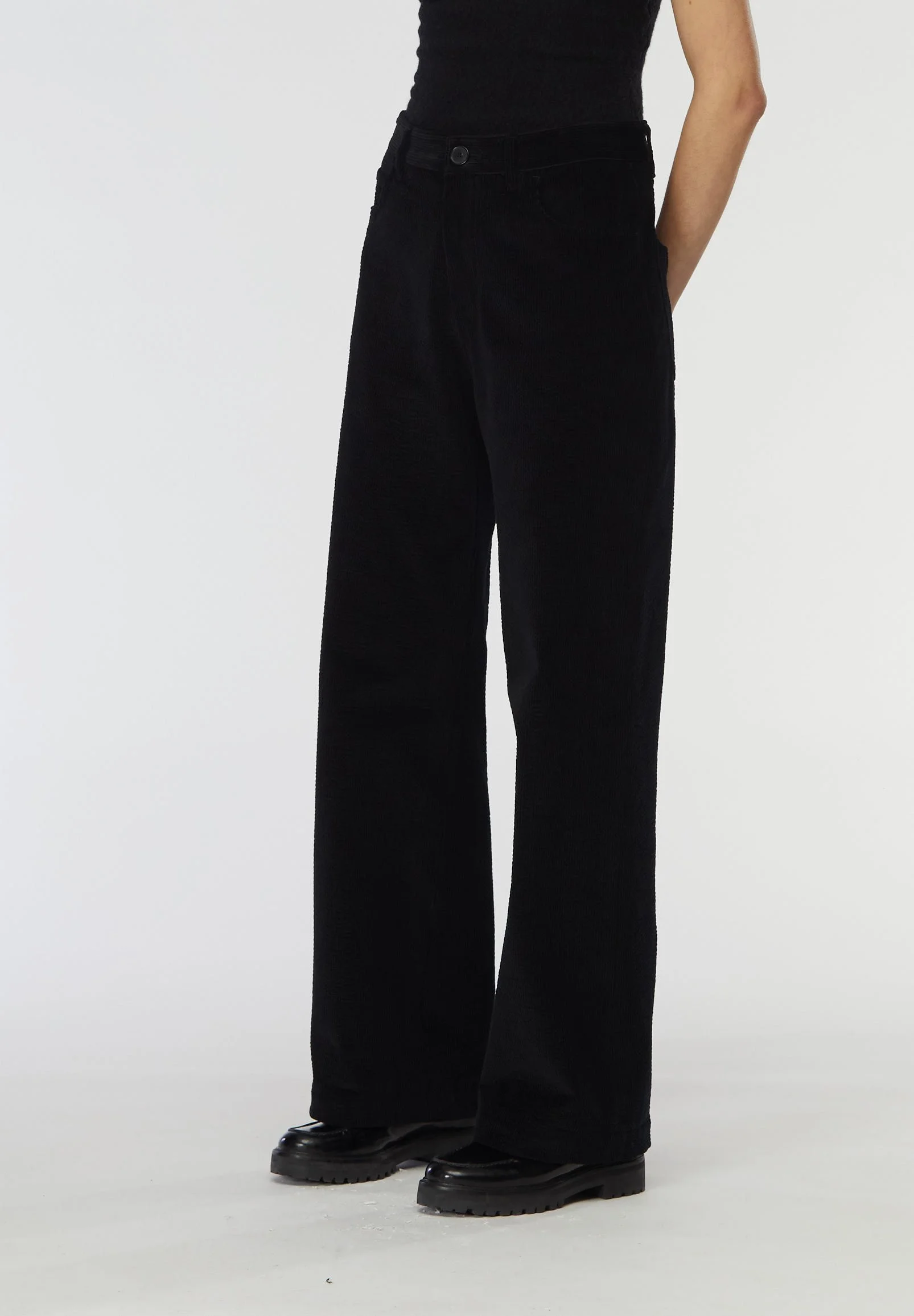 BYLOT_BLACK_4.jpg
