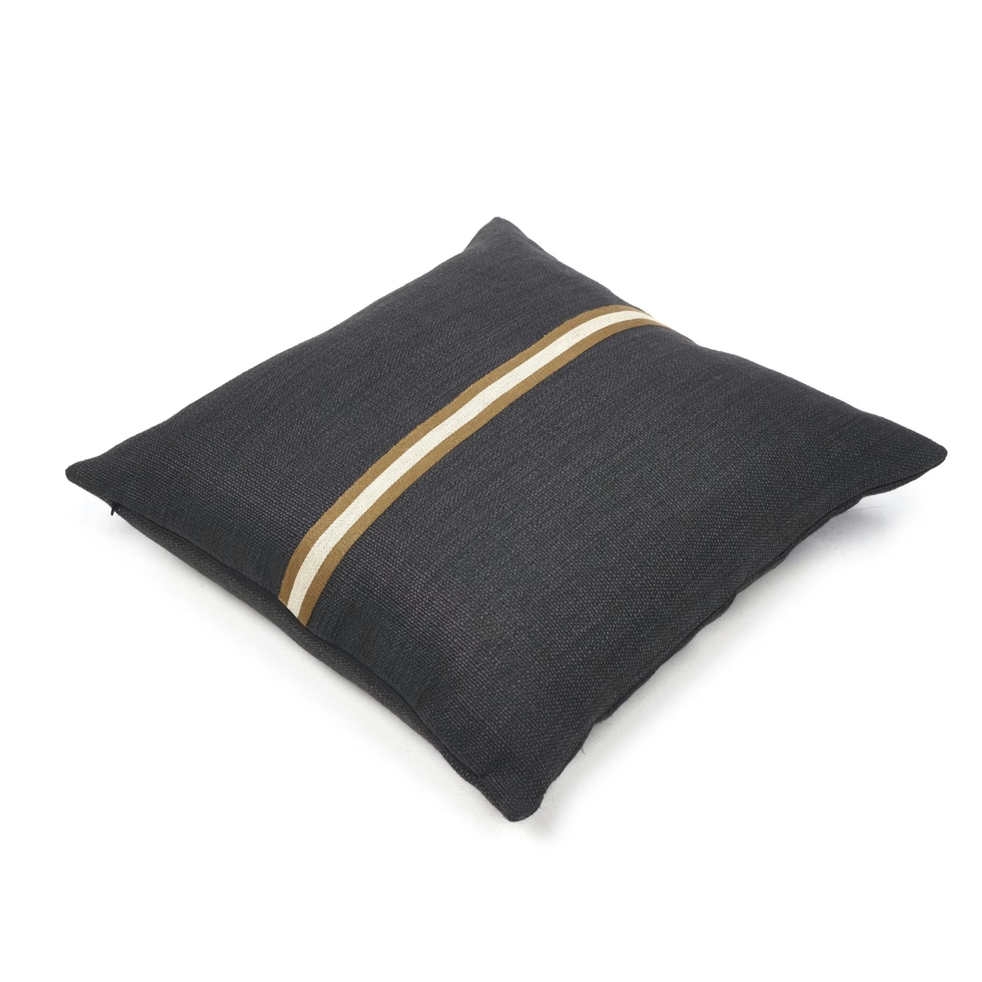 Libeco-linen-jasper_faded_black-cushion-9-manon-bis.jpg