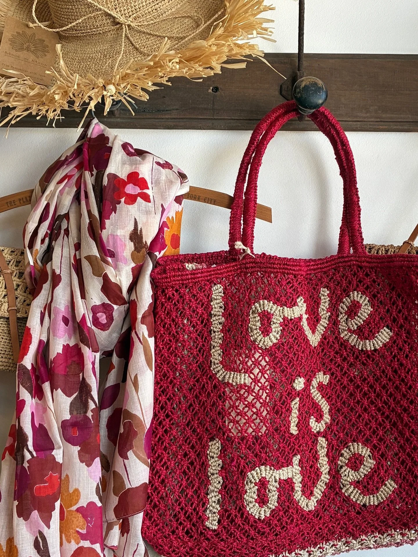 It&rsquo;s positively balmy in Hawksburn today 😎
Drop by and enjoy the cool -
we&rsquo;re open until 5pm ❤️